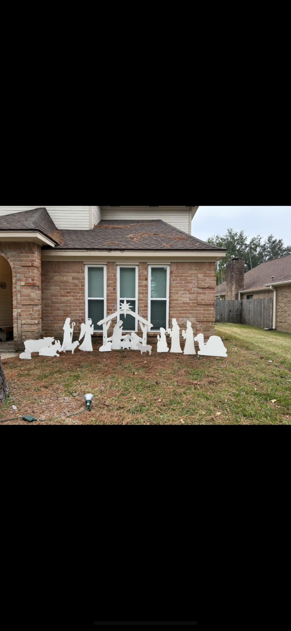 FrontYard Originals Complete Medium White Outdoor Nativity Scene customer photo 1