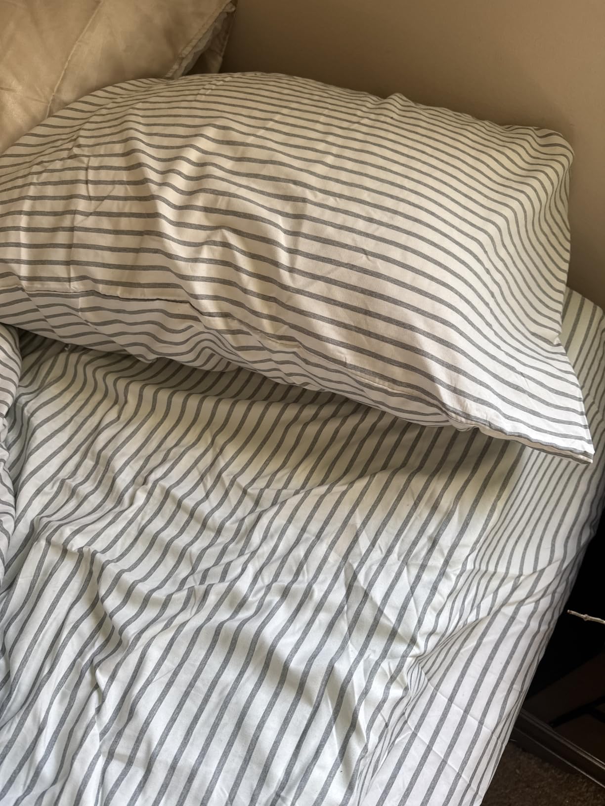 Queen Size 4 Piece Sheet Set - Comfy Breathable & Cooling Sheets - White | Hotel Luxury Bed Sheets for Women & Men, Deep Pockets, Easy-Fit, Extra Soft and Wrinkle Free Sheets, Oeko-Tex Bed Sheet Set customer photo 2
