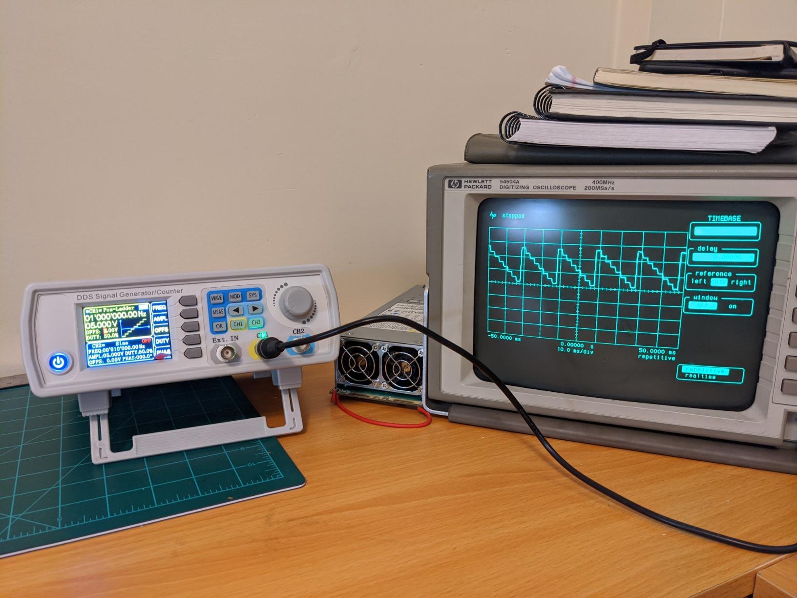 Koolertron Upgraded 15MHz DDS Signal Generator Counter,High Precision Dual-Channel Arbitrary Waveform Function Generator Frequency Meter 200MSa/s (15MHz) customer photo 2