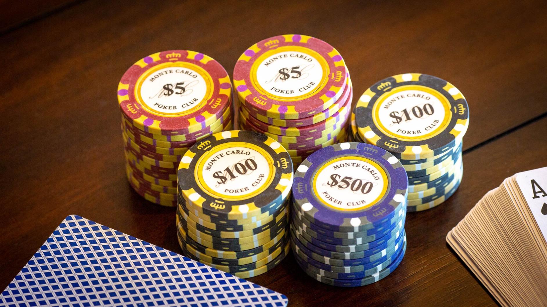 DA VINCI Monte Carlo Poker Club Set of 500 14 Gram 3 Tone Chips with Upgraded Aluminum Case, 2 Decks of Plastic Playing Cards, 2 Cut Cards, Dealer and Blind Buttons customer photo 1