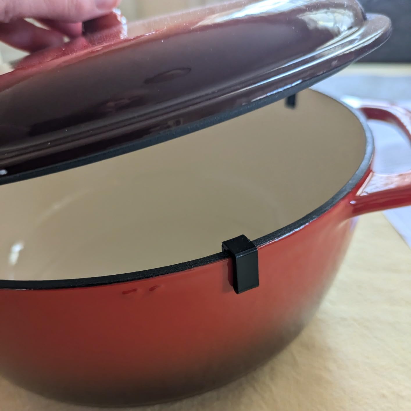 Amazon Basics Enameled Cast Iron Dutch Oven Pot with Lid, Round, 6-Quart, Blue customer photo 1