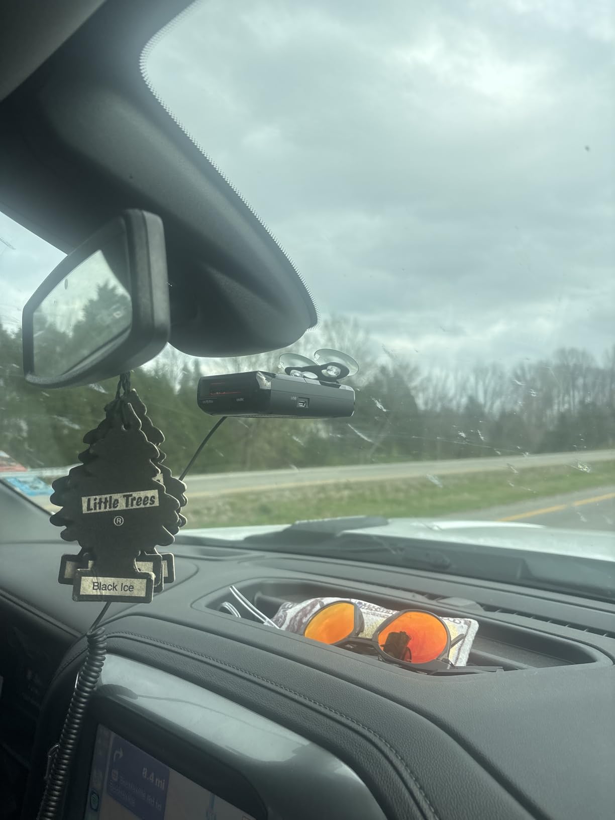 Uniden R3 EXTREME LONG RANGE Laser/Radar Detector, Record Shattering Performance, Built-in GPS w/ Mute Memory, Voice Alerts, Red Light & Speed Camera Alerts, Multi-Color OLED Display , Black customer photo 2