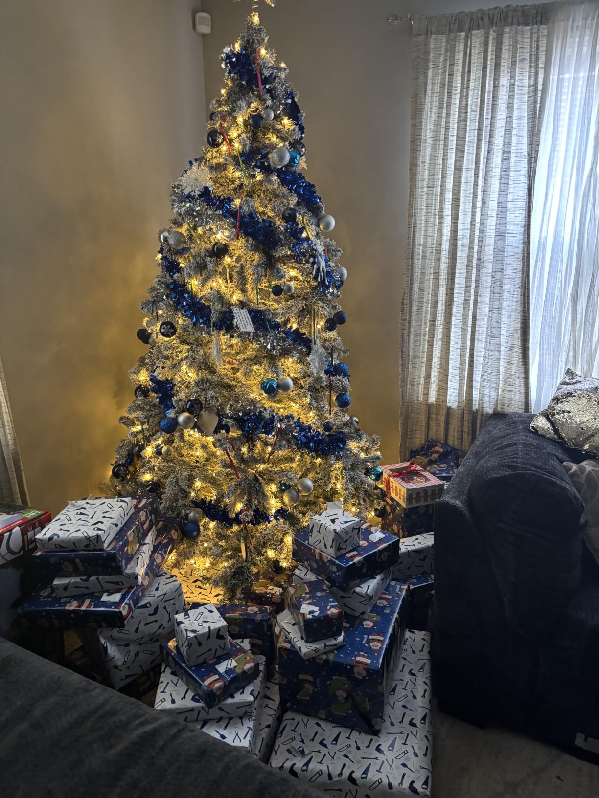 Goplus 9FT Pre-Lit Artificial Christmas Tree Auto-Spread/Close up Branches 11 Flash Modes with Multicolored 1000 LED Lights & Metal Stand customer photo 1