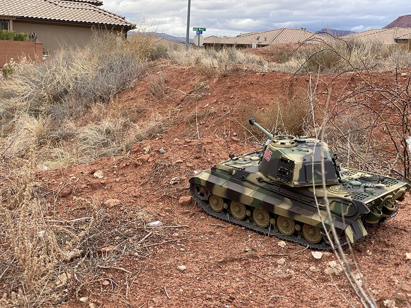 Modified Edition 1/16 2.4ghz Remote Control German King Tiger Henschel Tank Model(360-Degree Rotating Turret)(Steel Gear Gearbox)(3800mah Battery)(Metal Tracks &Sprocket Wheel & Idle Wheel) customer photo 2