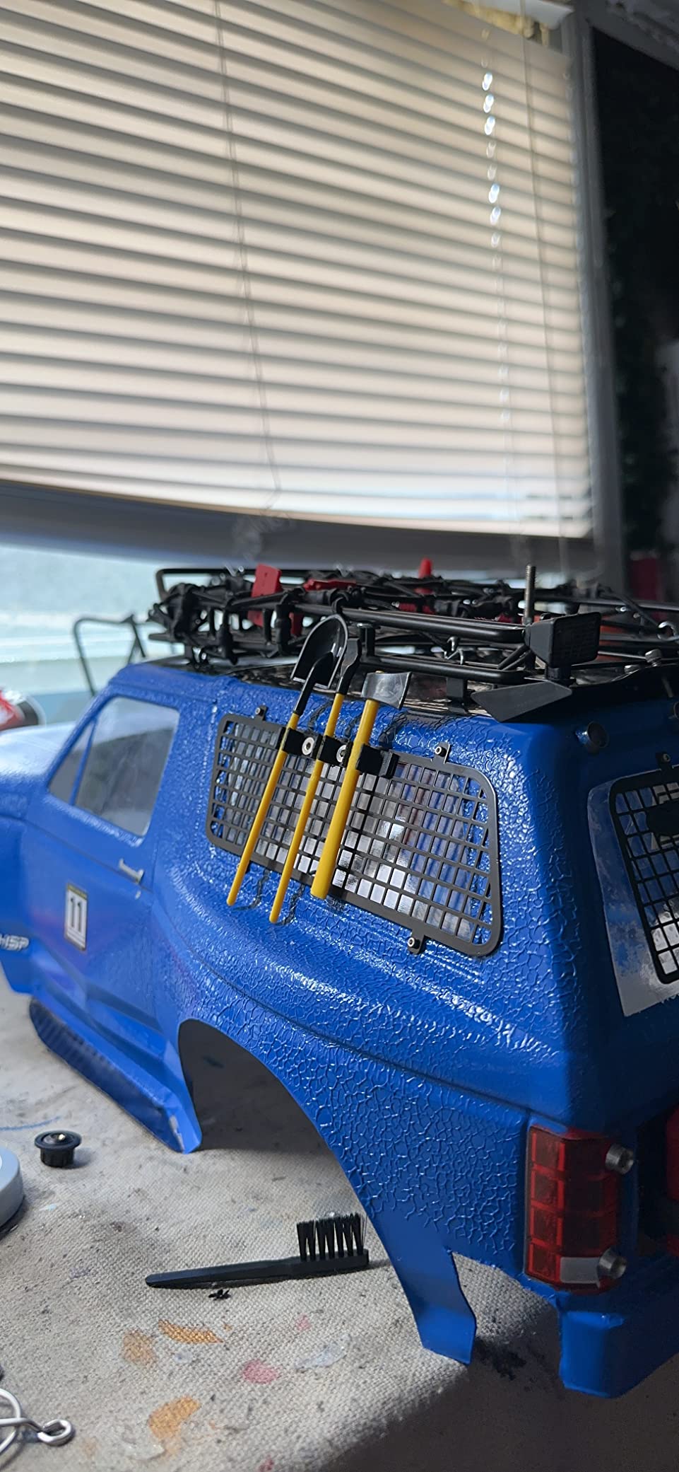Share Goo 6PCS RC Plastic Decoration Accessories Tool Set Kit Compatible with 1/10 Scale RC Rock Crawler 4WD D90 D110 SCX10 Wraith,Include Gas Can, Winch, Jack, Shovel, Axe, Pry Bar,Red customer photo 2