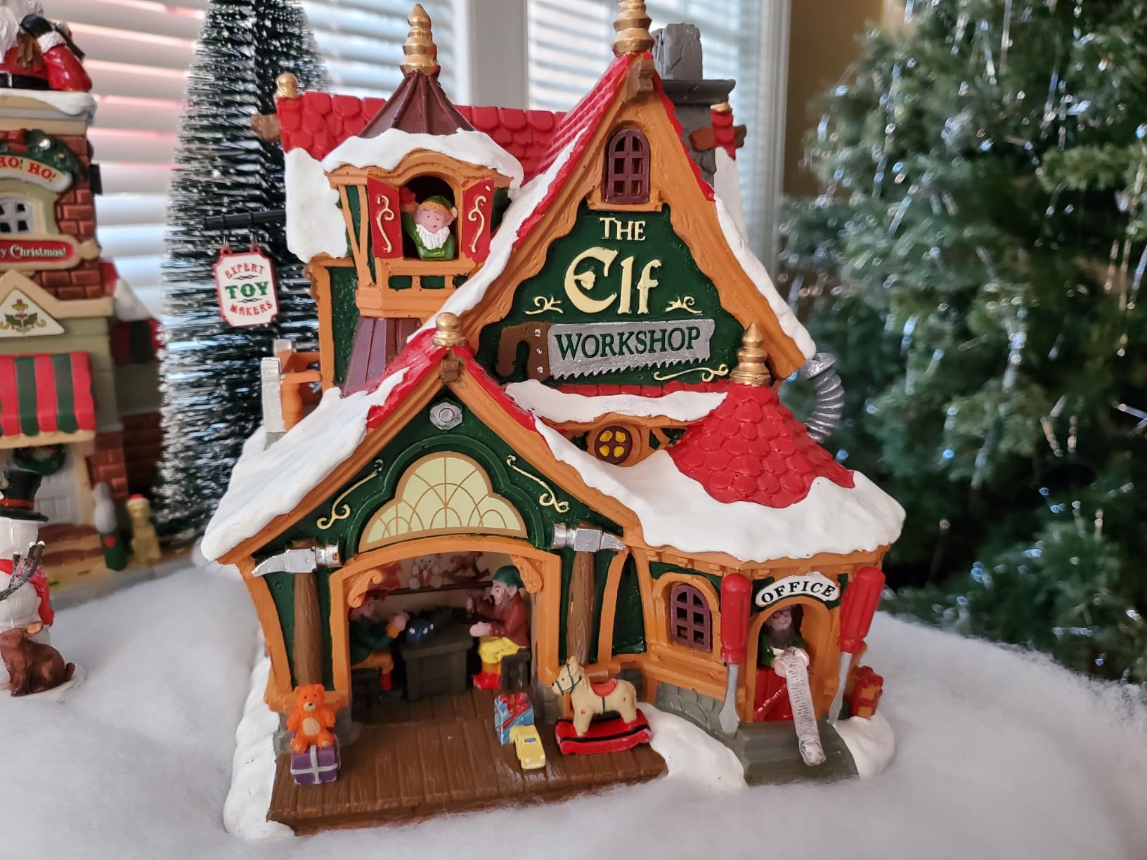 Lemax 75291 Santa's Wonderland Lighted Buildings: The Elf Workshop customer photo 1