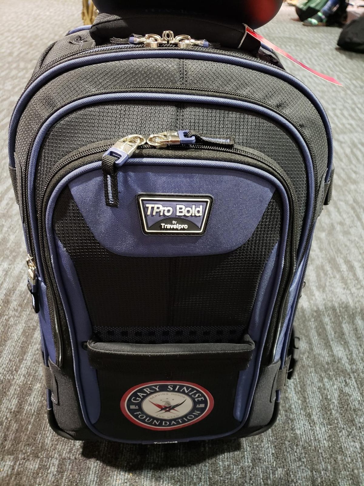 Travelpro Bold Softside Checked Rollaboard, Blue/Black, 28-Inch customer photo 1