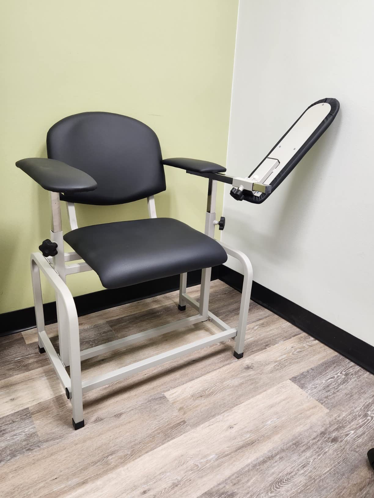 VivaComfort Blue 400 lbs Weight Capacity Phlebotomy Chair with Adjustable Armrest, Blood Draw Chair, Comfortable Lab Medical Chair customer photo 1