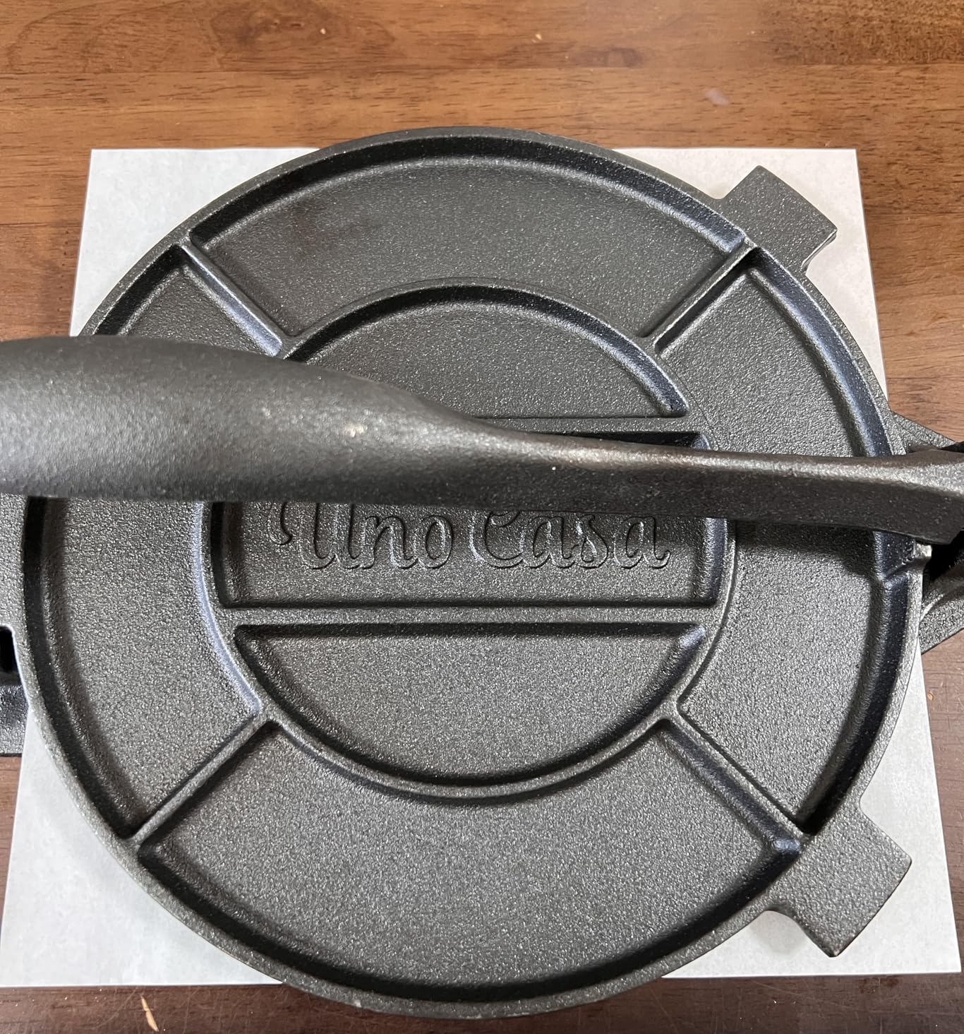 Uno Casa Cast Iron Tortilla Press 8 Inch - Tortilla Maker Press, Pre-Seasoned Roti Maker with 100 Pcs Parchment Paper - Heavy Duty Quesadilla Maker for Homemade Flatbreads, Rotis, Empanadas customer photo 1