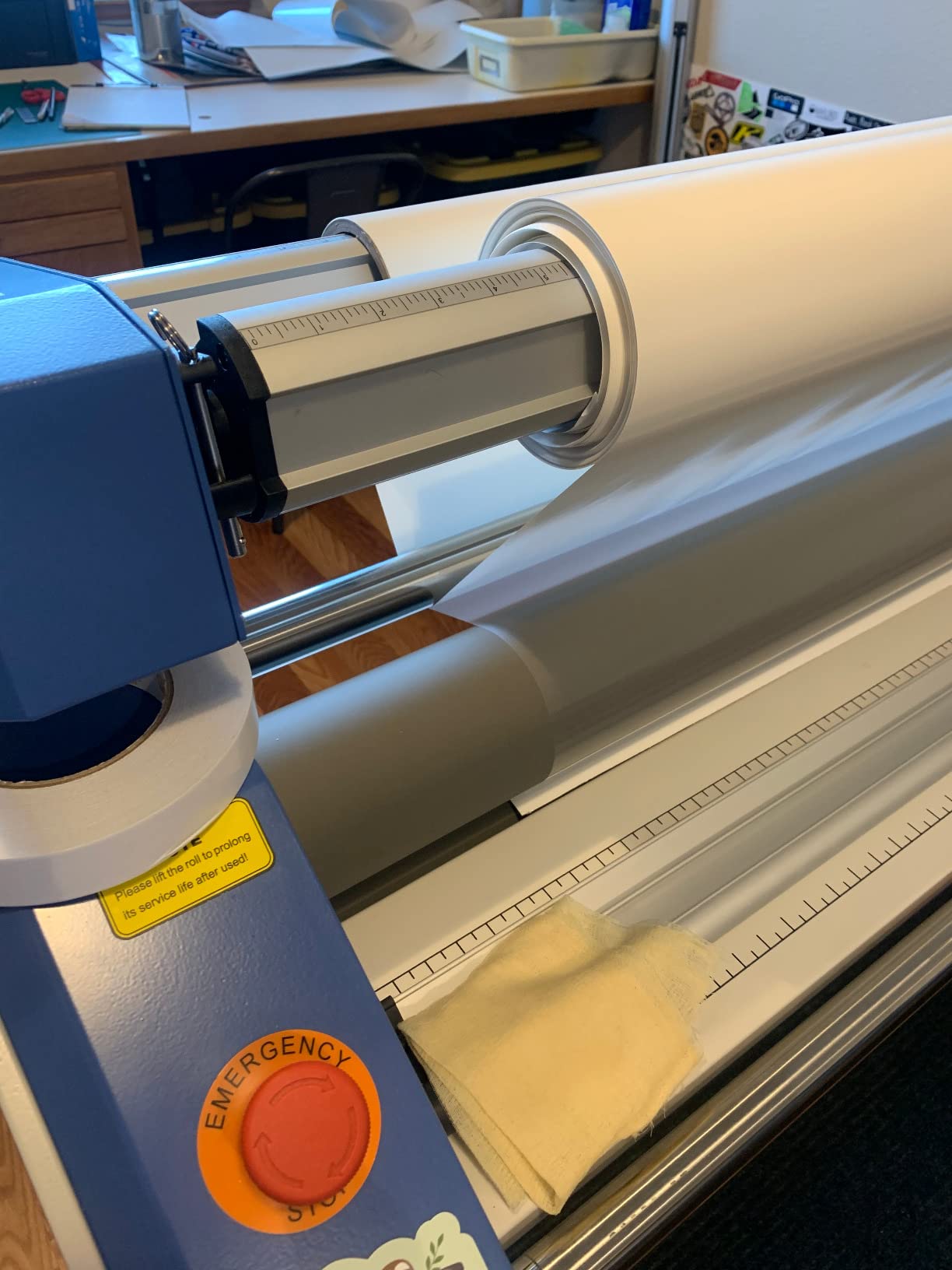 US Stock 63in 1600mm Full-auto Wide Format Laminator Heat Assisted Large Format Cold Laminating Machine with Stand customer photo 1