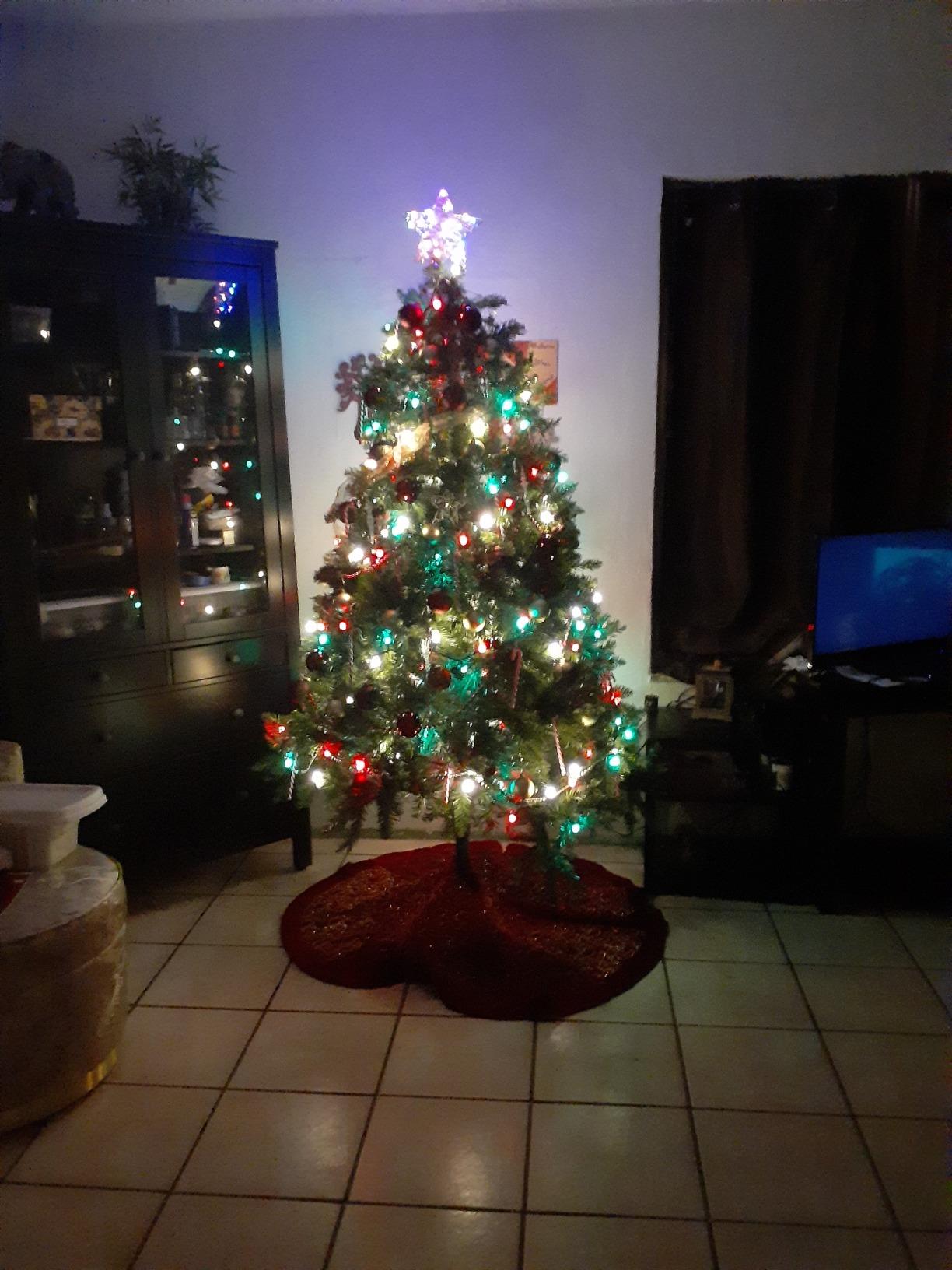 Best Choice Products Douglas Fir Christmas Tree, 9ft Unlit Artificial Full Fir Holiday Decoration, Realistic Appearance w/Metal Stand customer photo 1
