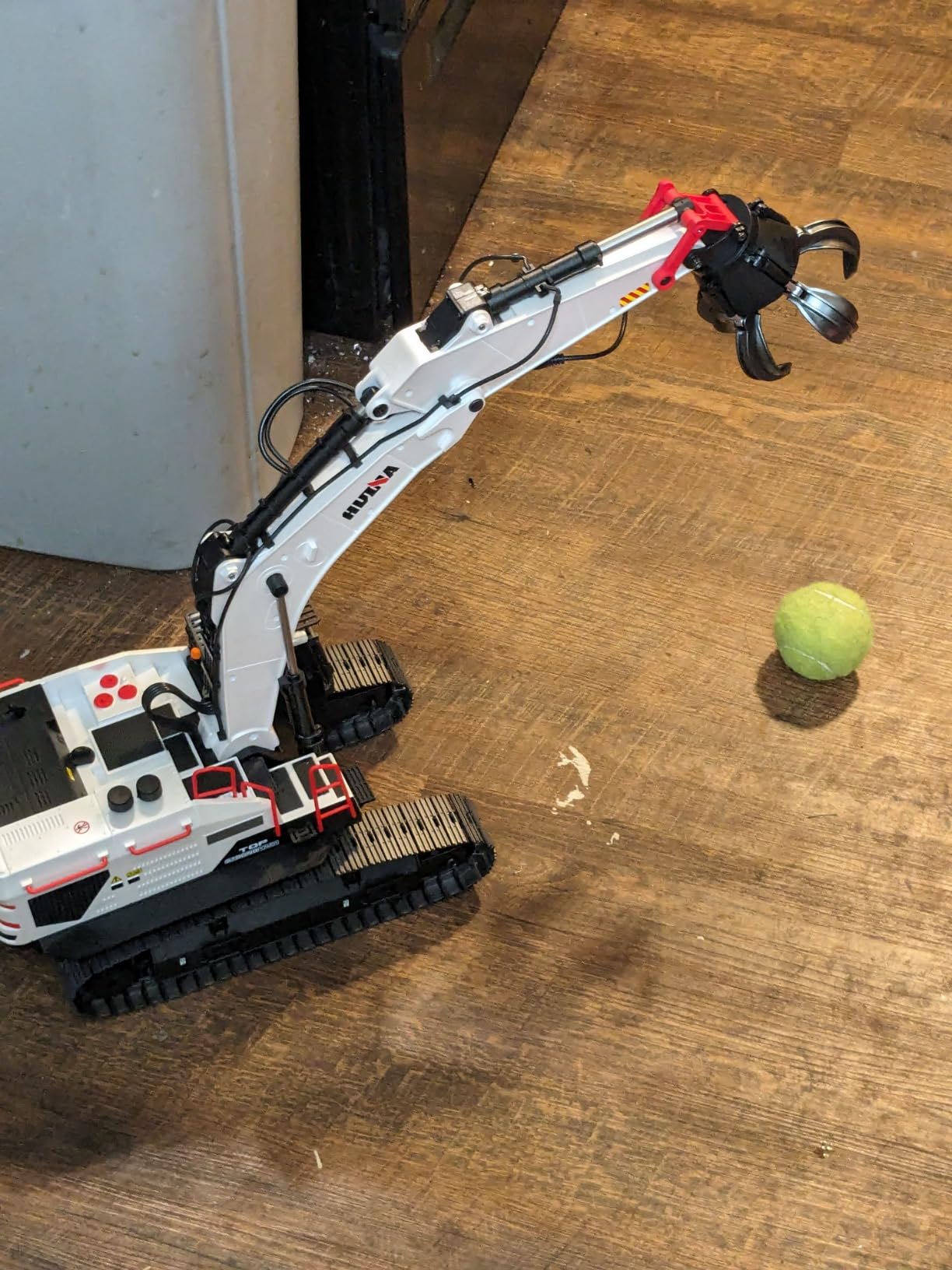 RC Excavator Huina 1594 for Adults 1:14 Toy 28 Channel 2026 Model | Digger Construction Vehicle, 4 Attachments, 2 Rechargeable Batteries, Lights & Sounds, Remote Control Crawler customer photo 1