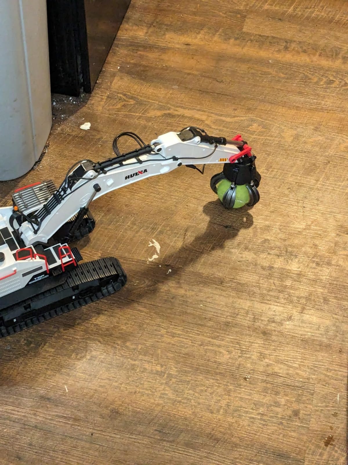 RC Excavator Huina 1594 for Adults 1:14 Toy 28 Channel 2026 Model | Digger Construction Vehicle, 4 Attachments, 2 Rechargeable Batteries, Lights & Sounds, Remote Control Crawler customer photo 2