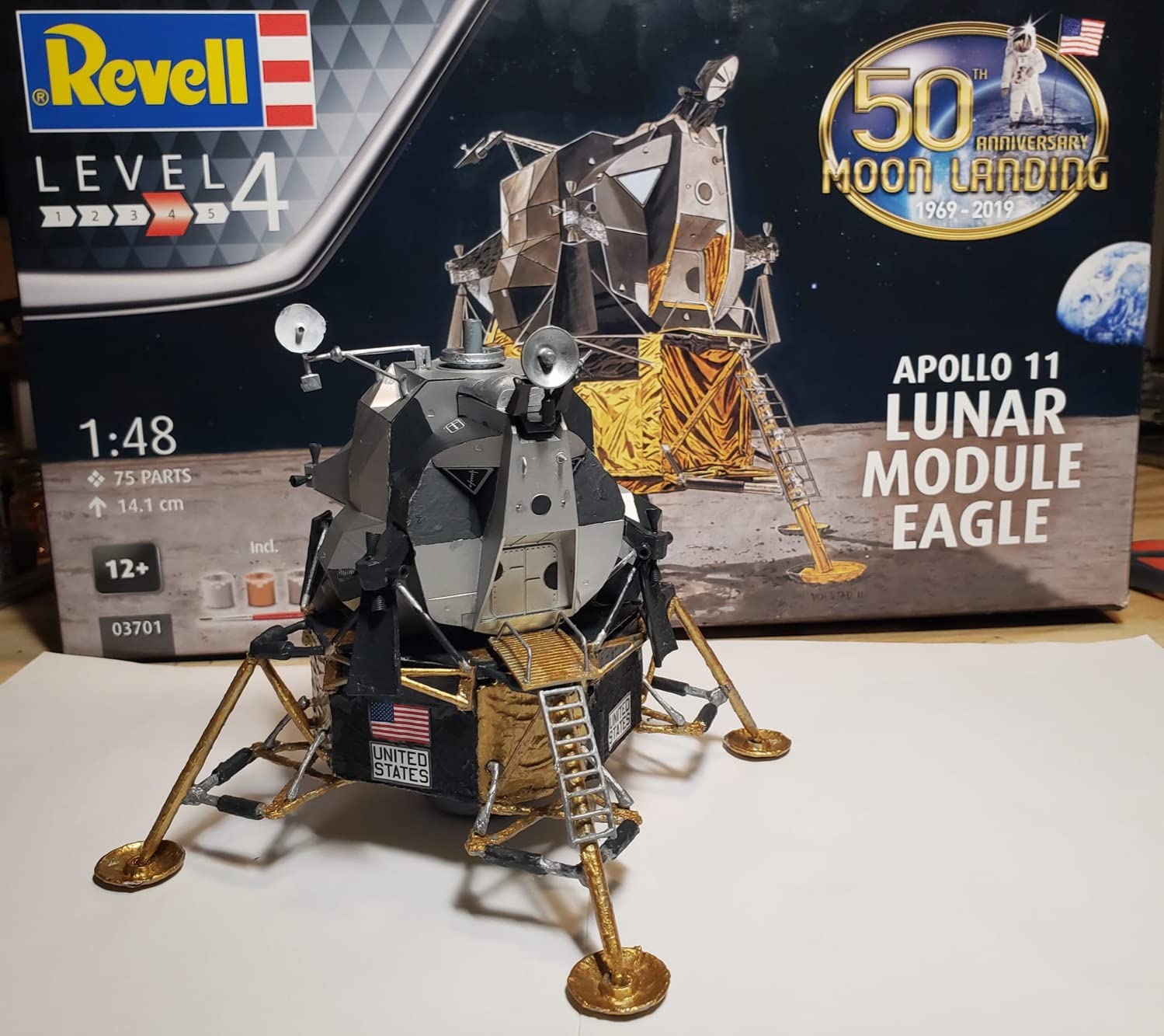 Revell RV03701 Moon Landing 1:48 - Apollo 11 Lunar Module & Eagle Plastic Model kit, Silver/White customer photo 1