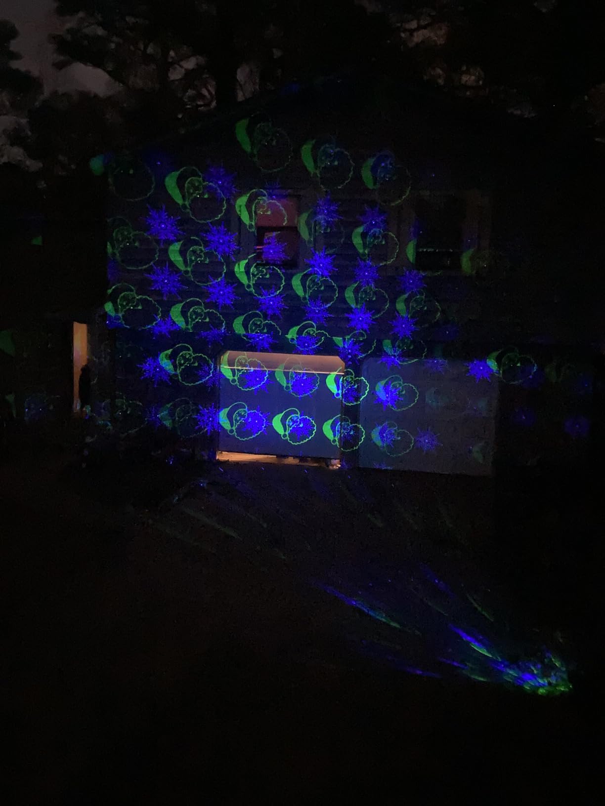 Christmas Laser Lights, Projector Lights Landscape Spotlight Red and Green Star Show with Christmas Decorative Patterns for Indoor Outdoor Garden Patio Wall customer photo 1