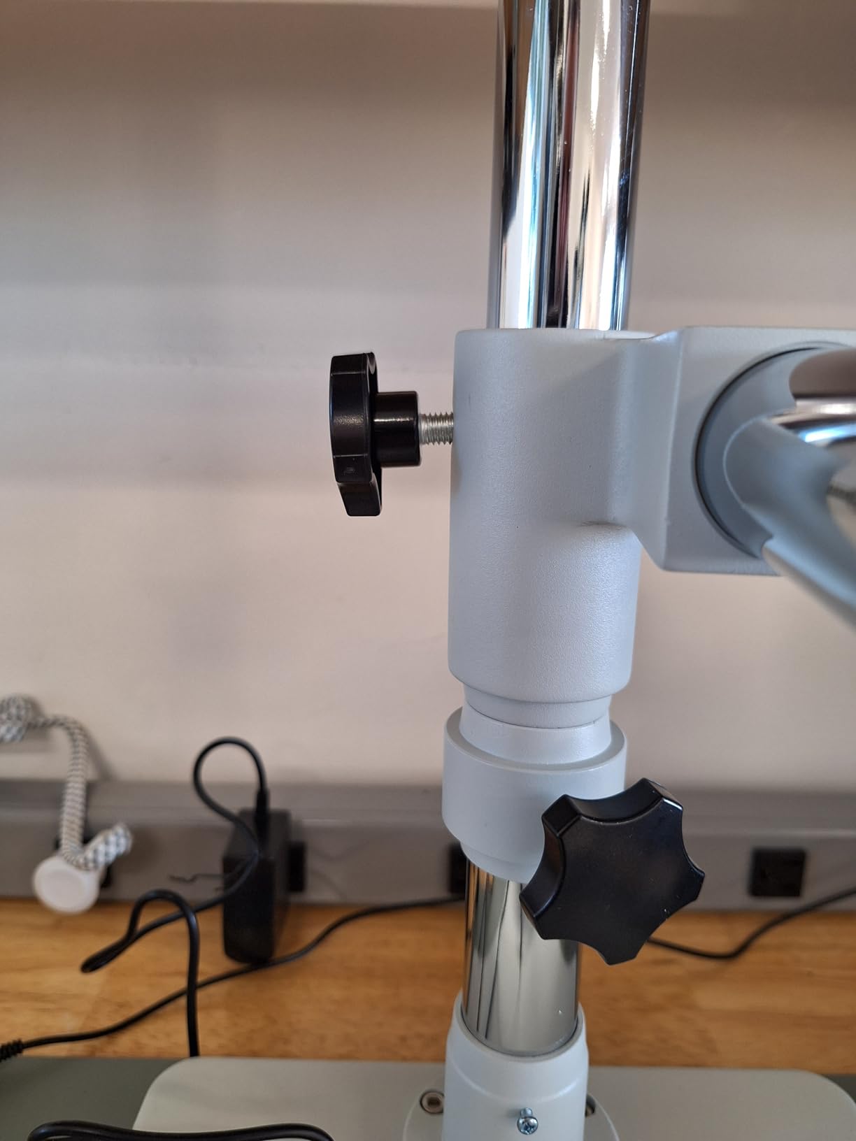 SWIFT S7 7X-45X Trinocular Stereo Microscope with Wide-Field 10X Eyepieces,0.7X-4.5X Zoom Objective Lens, Single-Arm Boom Stand, and 56-Bulb LED Ring Light customer photo 2