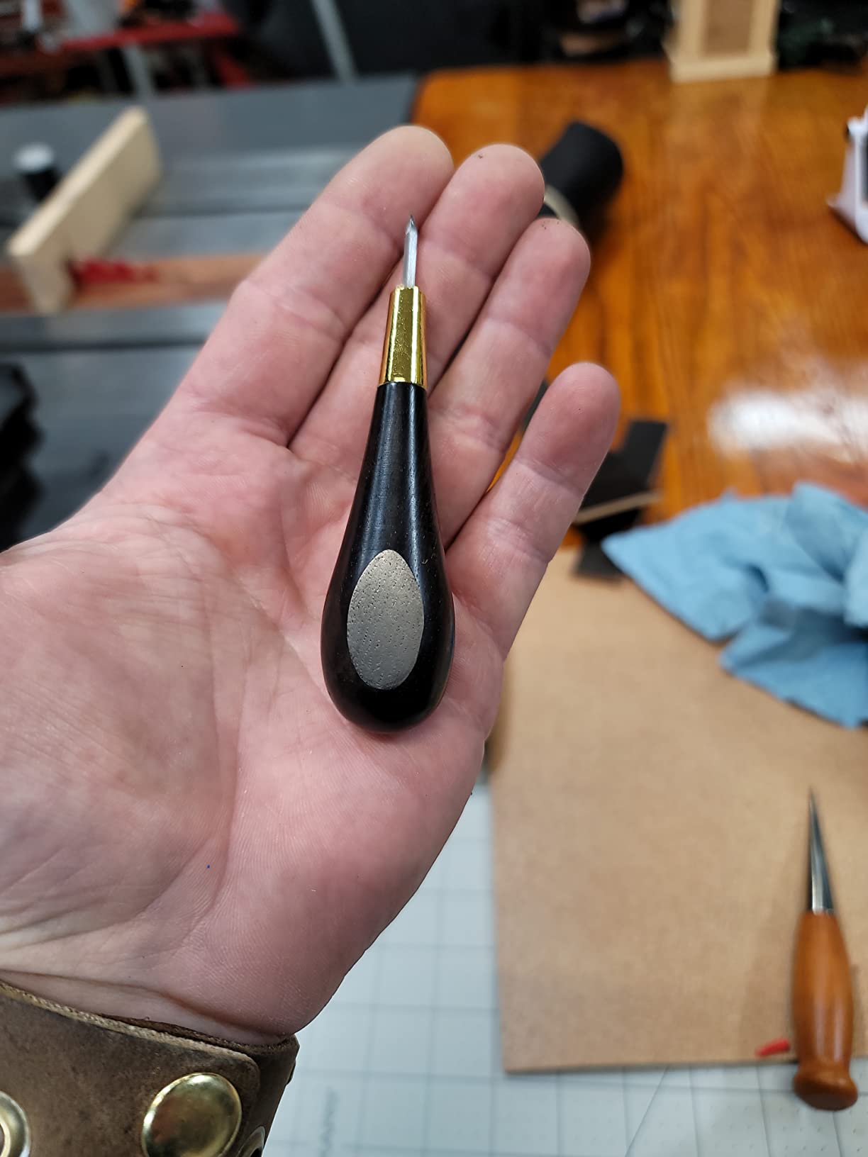 WUTA Diamond Shape Stitching Awl Ebony Blackwood Handle Leather Craft Sewing Awl Kits Handmade Sewing Tools DIY Stitcher Taper, 3 Size S M L (3 Packs) customer photo 1