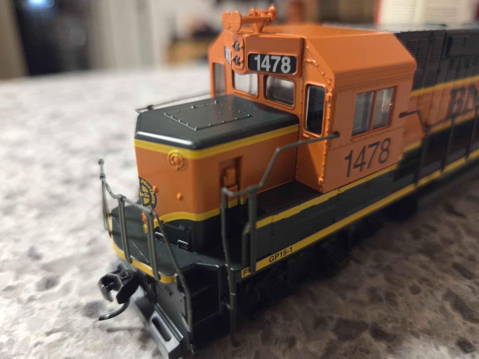 Walthers Trainline HO Scale Model EMD GP15-1 - Standard DC - BNSF Railway customer photo 2