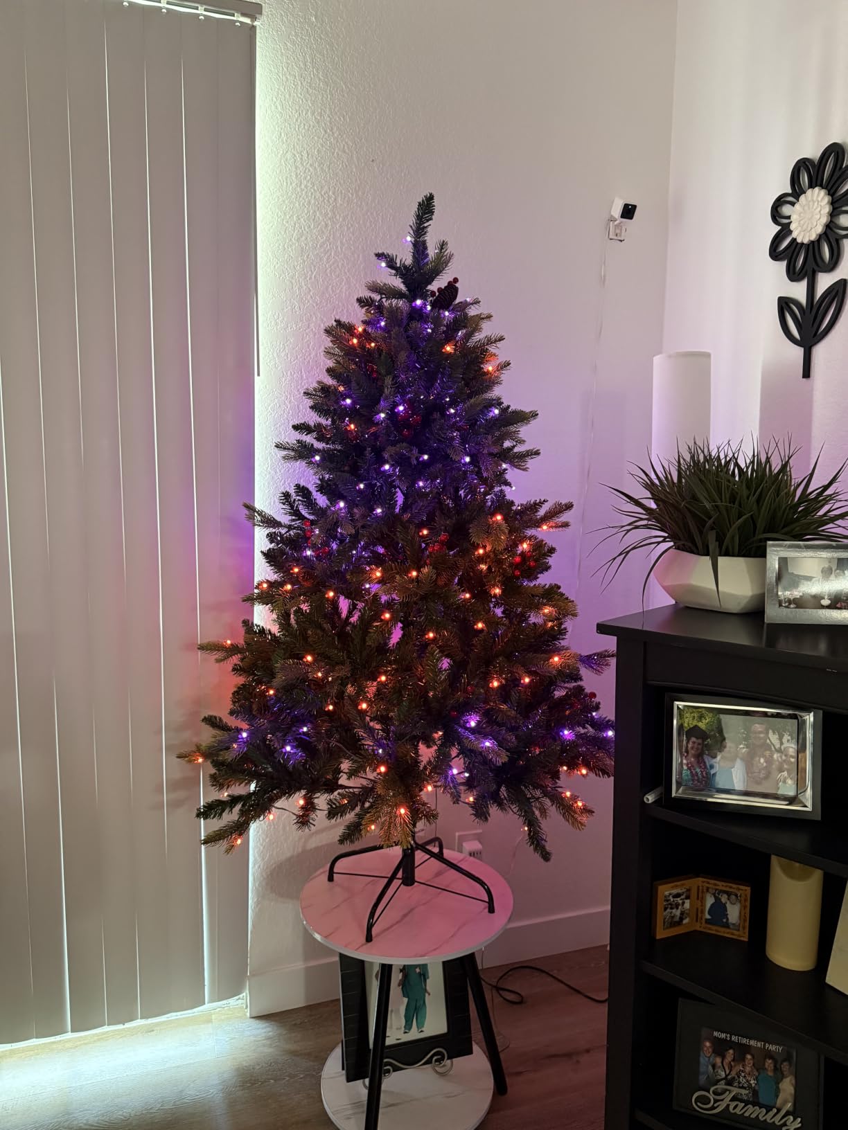 Goplus 7.5ft Pre-lit Artificial Christmas Tree, Hinged Premium Spruce Xmas Full Tree with 1346 PVC Tips, 400 LED Lights, Folding Metal Stand, for Home Office Party Decoration customer photo 2