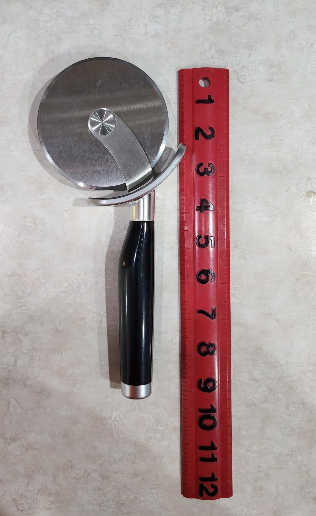 KitchenAid Classic Pizza Wheel with Sharp Blade For Cutting Through Crusts, Pies and More, Built In Finger Guard for Safety and Comfort Grip to Protect Fingers, Dishwasher Safe, 9-Inch, Black customer photo 2