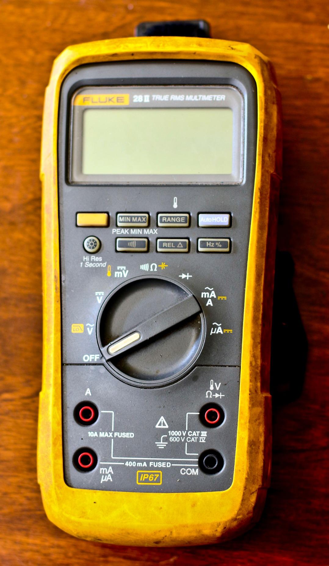 Fluke 87V MAX True-RMS Digital Multimeter, Rugged, Waterproof and Dustproof IP67 Rated, Up to 800 Hour Battery Capacity, Built-In Thermometer, Withstands Drops Up To 13 Feet, Includes TL175 Test Leads customer photo 2