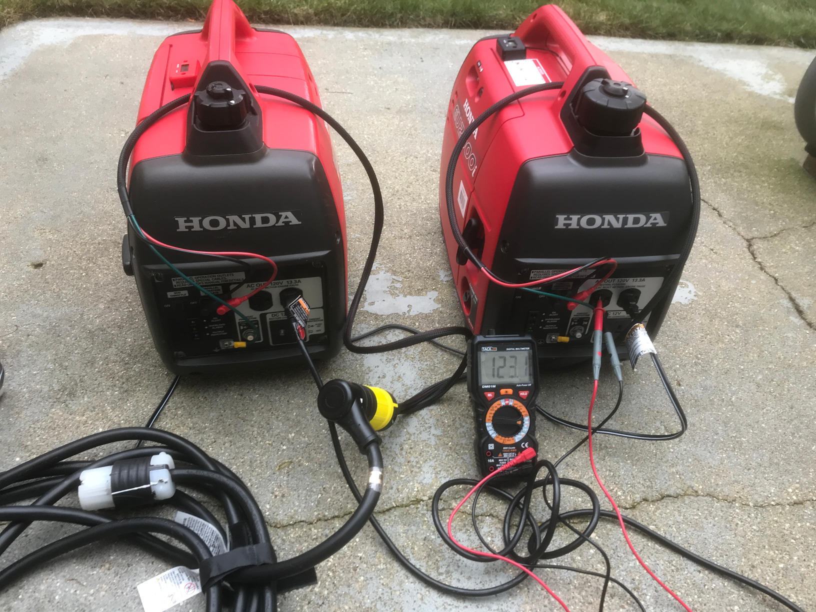 30A Parallel Cord Connection Kit for Inverter Generators - 120-125 VAC, 30 AMP, TT-30R Female Connector RV Ready customer photo 1