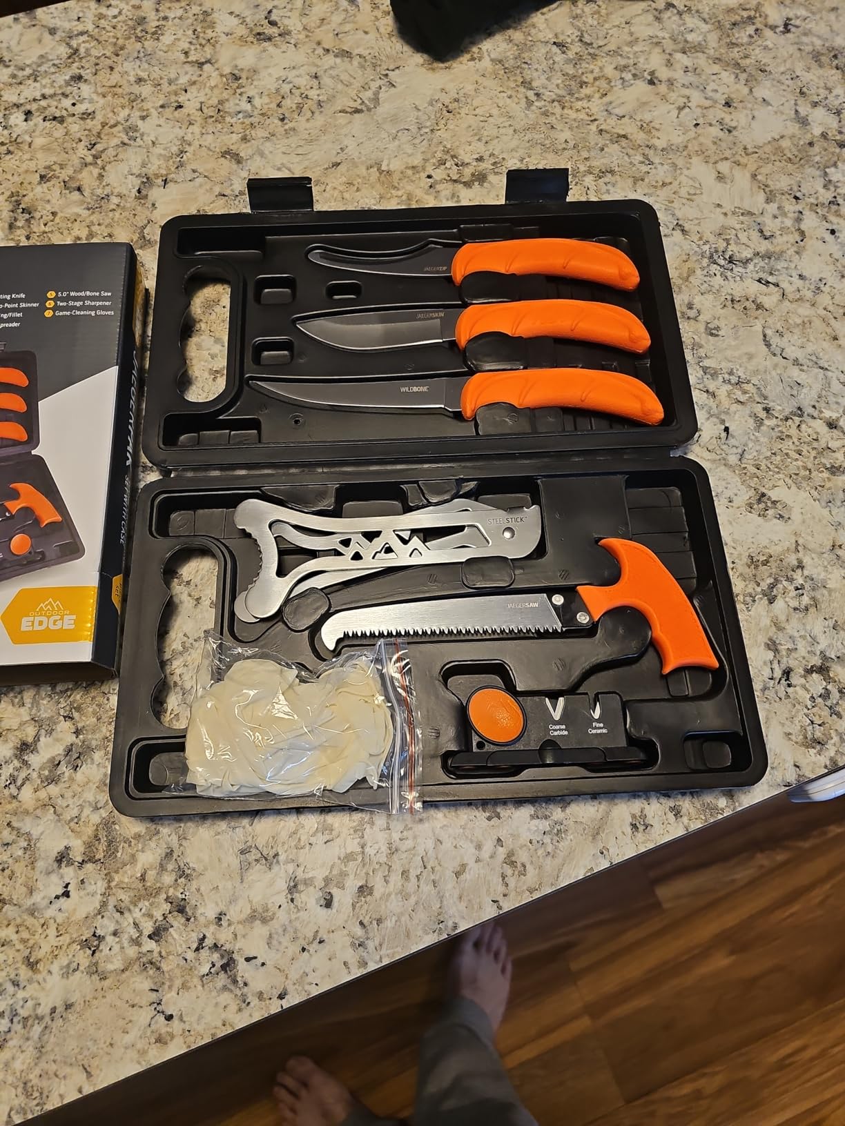 OUTDOOR EDGE JaegerPak 8-Piece Hunting Knife Set & Field Dressing Kit | Full-Tang Skinning Knife, Gutting & Boning Knives, Sharpener, Bone Saw, Rib Spreader | Hard Case | Hunting Accessories for Men customer photo 2