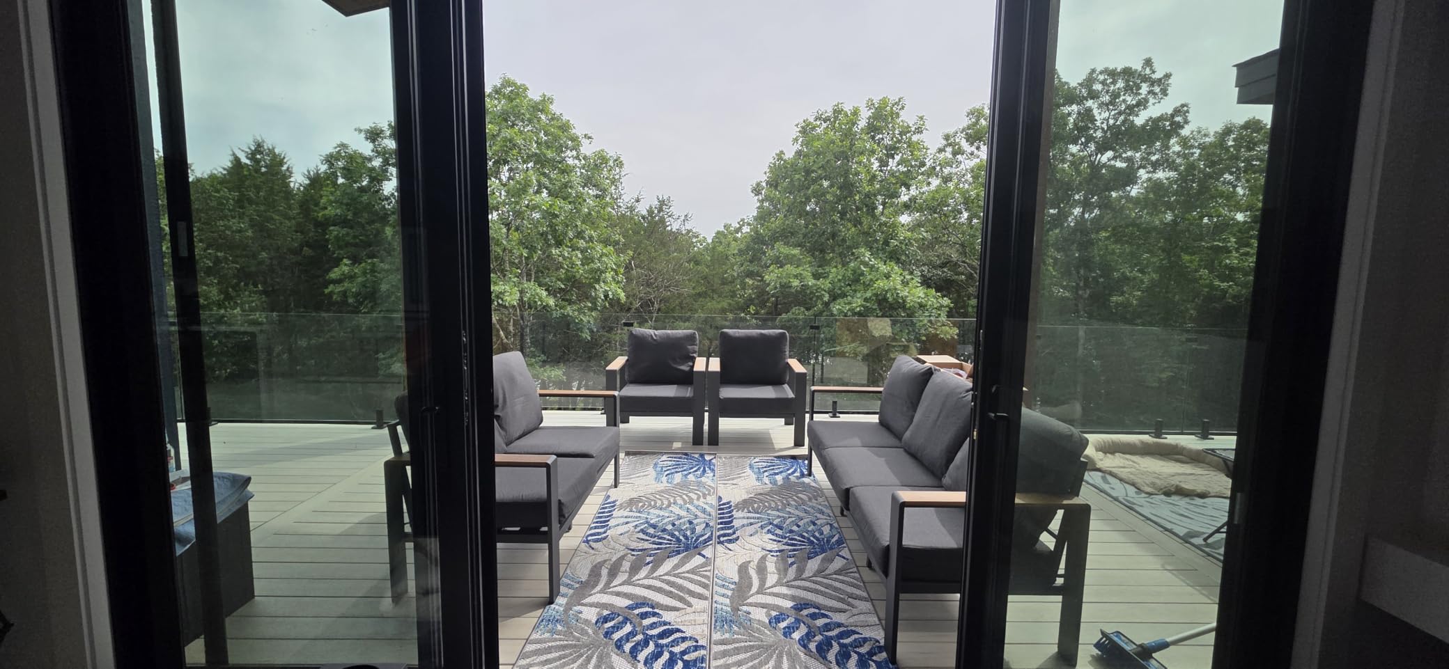 JONATHAN Y Tropics Palm Leaves Indoor Outdoor Area Rug 8X10 Gray/Blue | Ships Rolled, Durable Flat Weave, Lays Flat for Backyard, Patio, Porch, Easy-Cleaning, High Traffic,Pet-Friendly,Non-Shedding customer photo 2