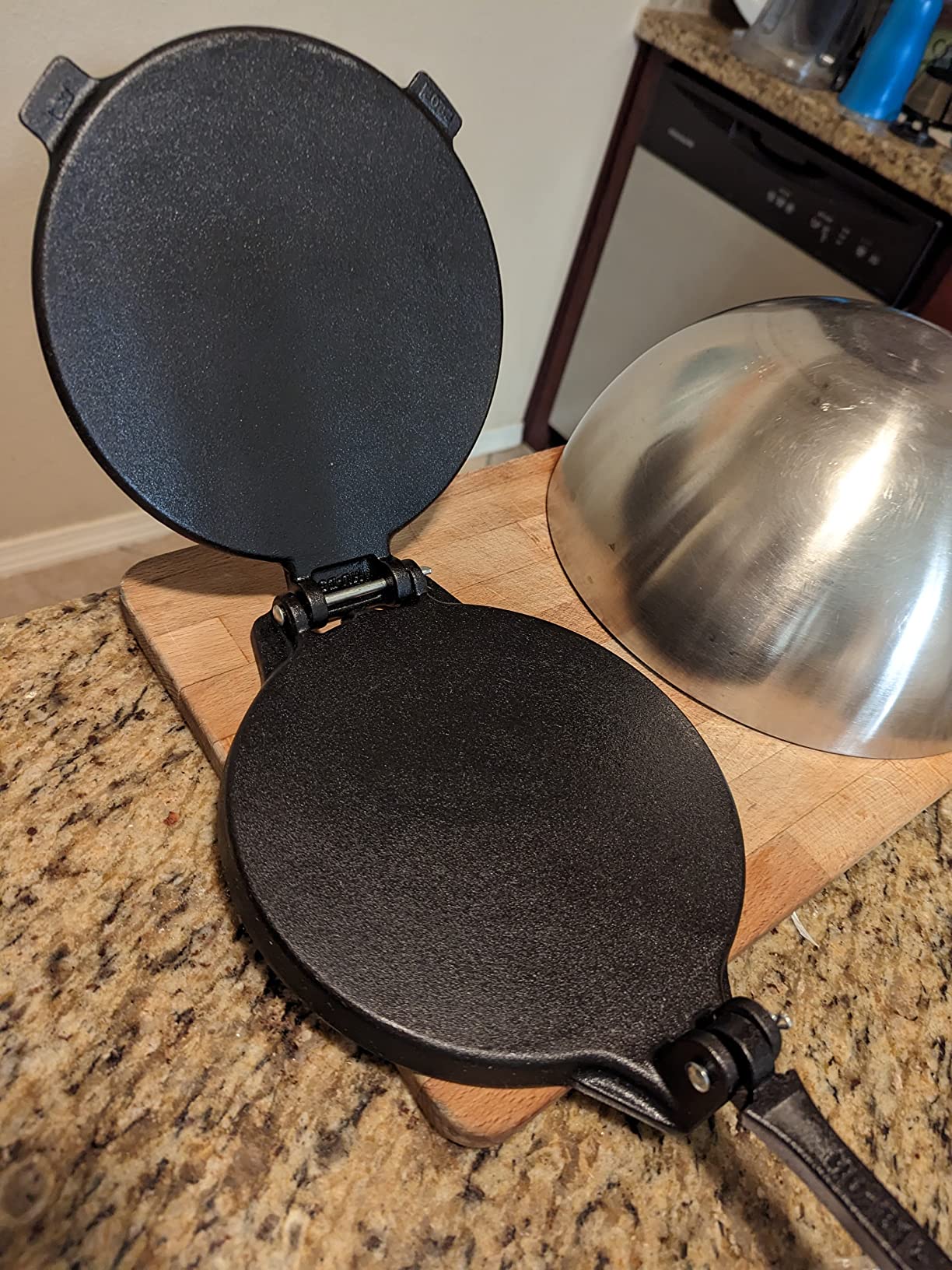 Victoria 8-Inch Cast Iron Tortilla Press HD Spherrous Iron | Commercial-Grade, Roti Press, Pataconera, Seasoned with Flaxseed Oil, Made in Colombia, Black customer photo 1