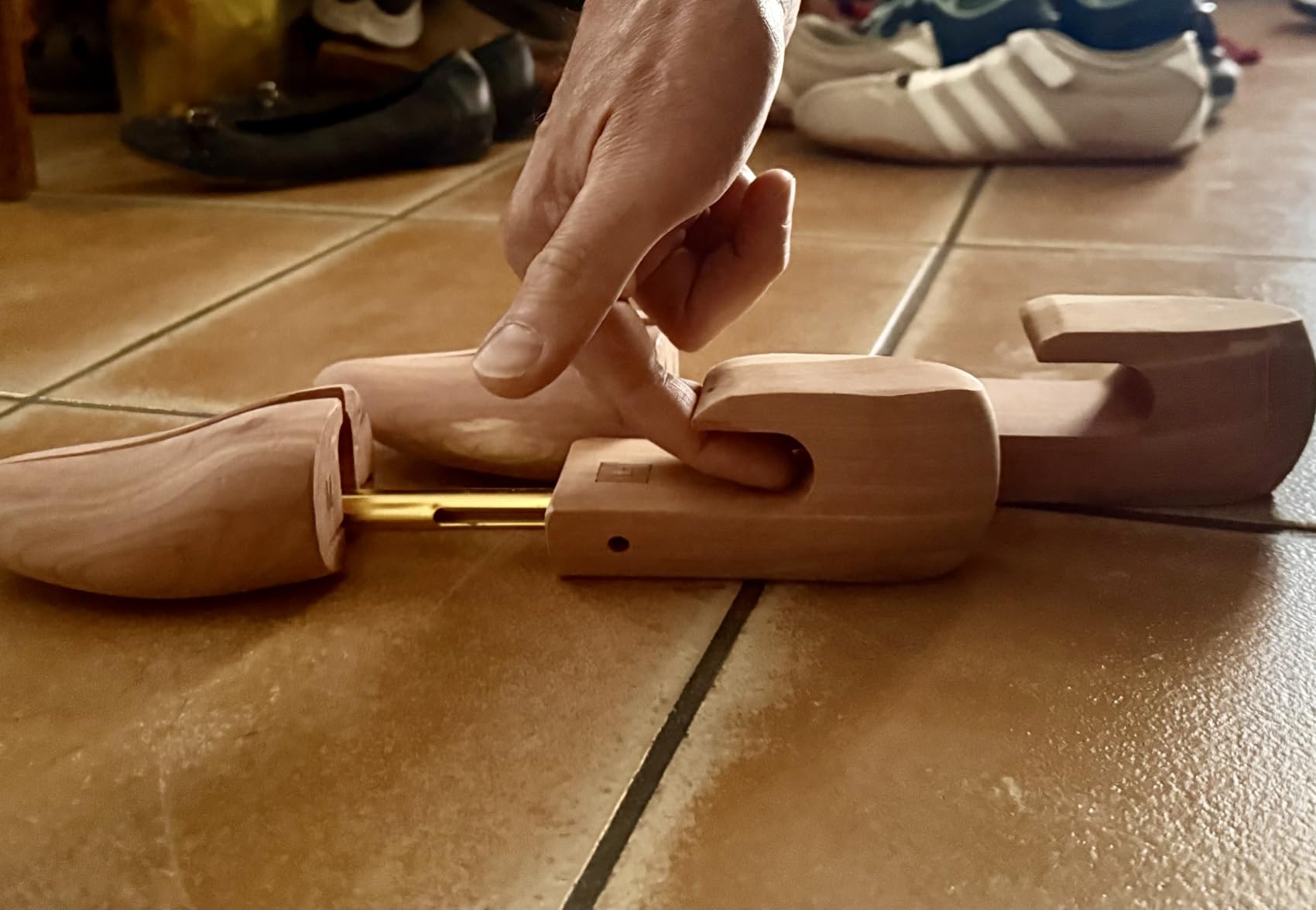 Cedar Shoe Trees for Men, Wood, Split Toe, 6 Pack, Sizes 7-14 customer photo 1
