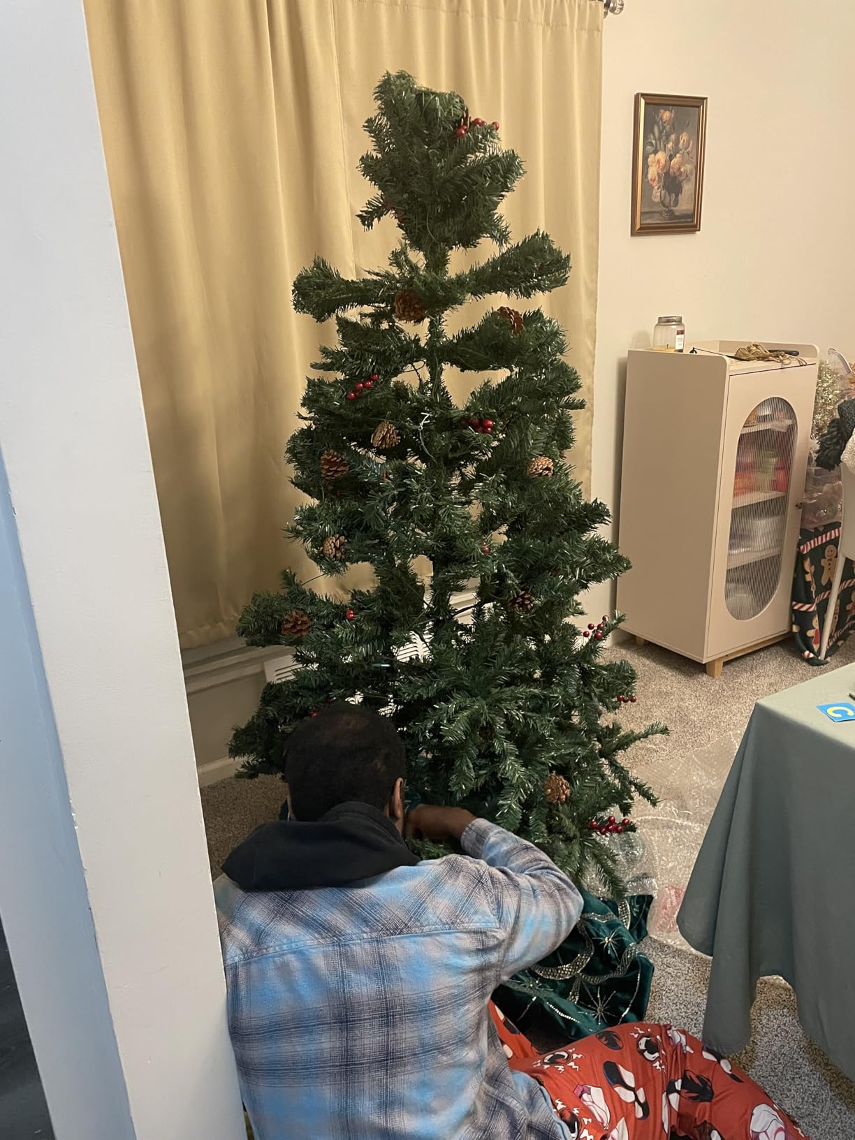 Best Choice Products 7.5ft Pre-Lit Pre-Decorated Artificial Christmas Tree Spruce w/Twinkling LEDs Pinecones, Berries, 550 Lights, w/ 1,346 Tips customer photo 2