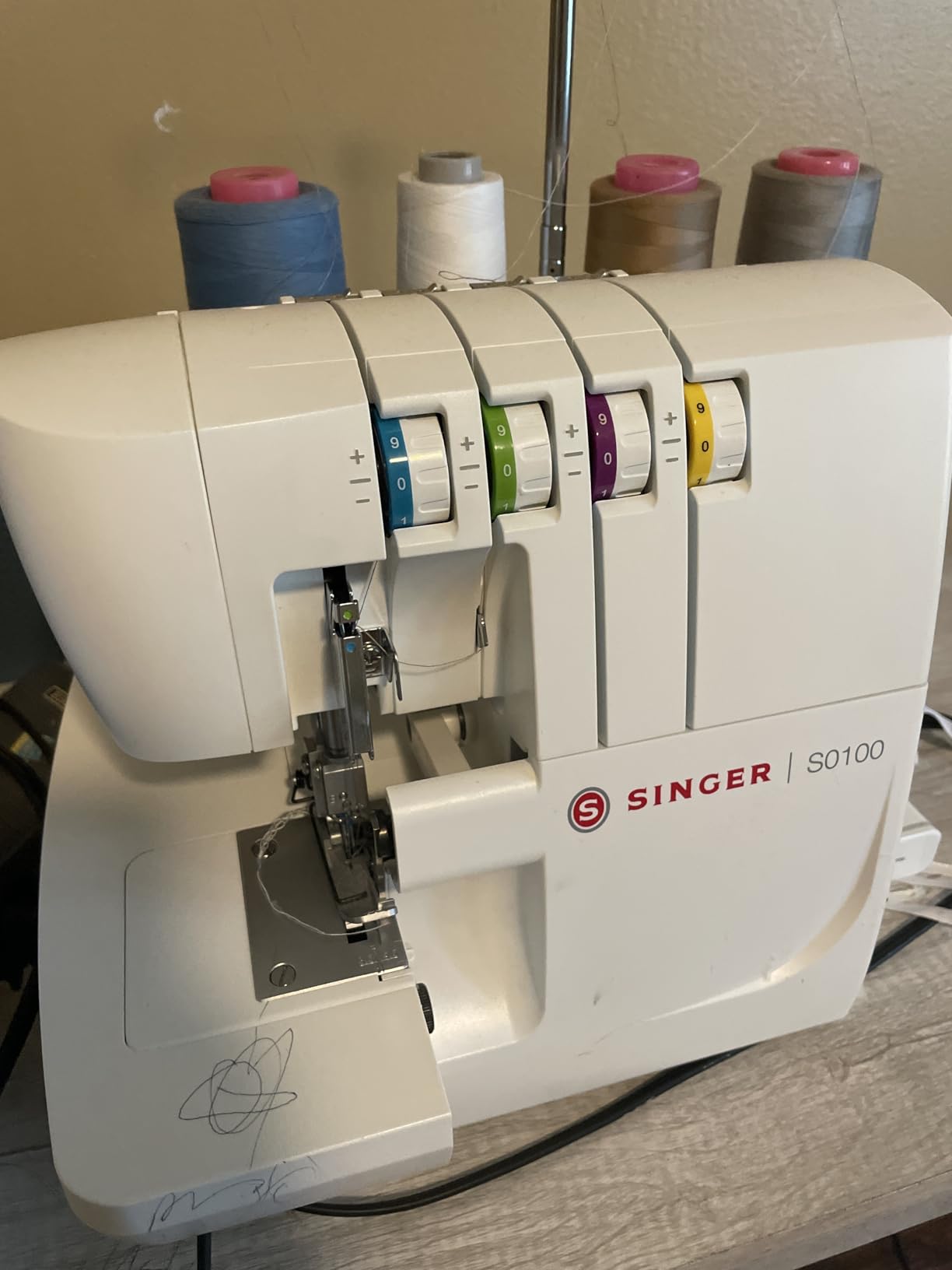 SINGER® S0100 High Speed Serger Overlock Machine, 2-3-4 Thread Capability customer photo 1