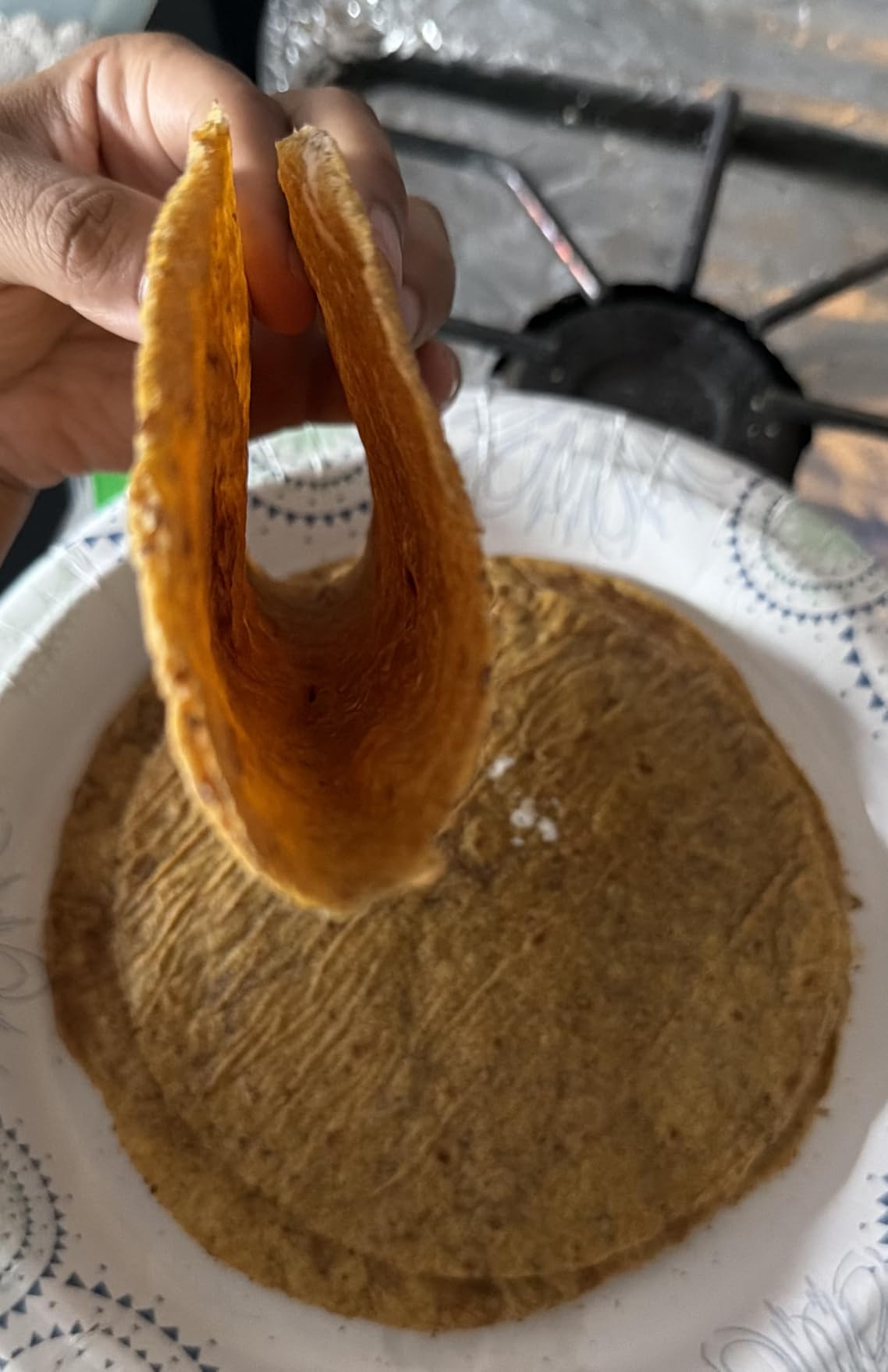 Victoria 10-Inch Cast Iron Tortilla Press HD Spherrous Iron | Commercial-Grade, Roti Press, Pataconera, Seasoned with Flaxseed Oil, Made in Colombia customer photo 1