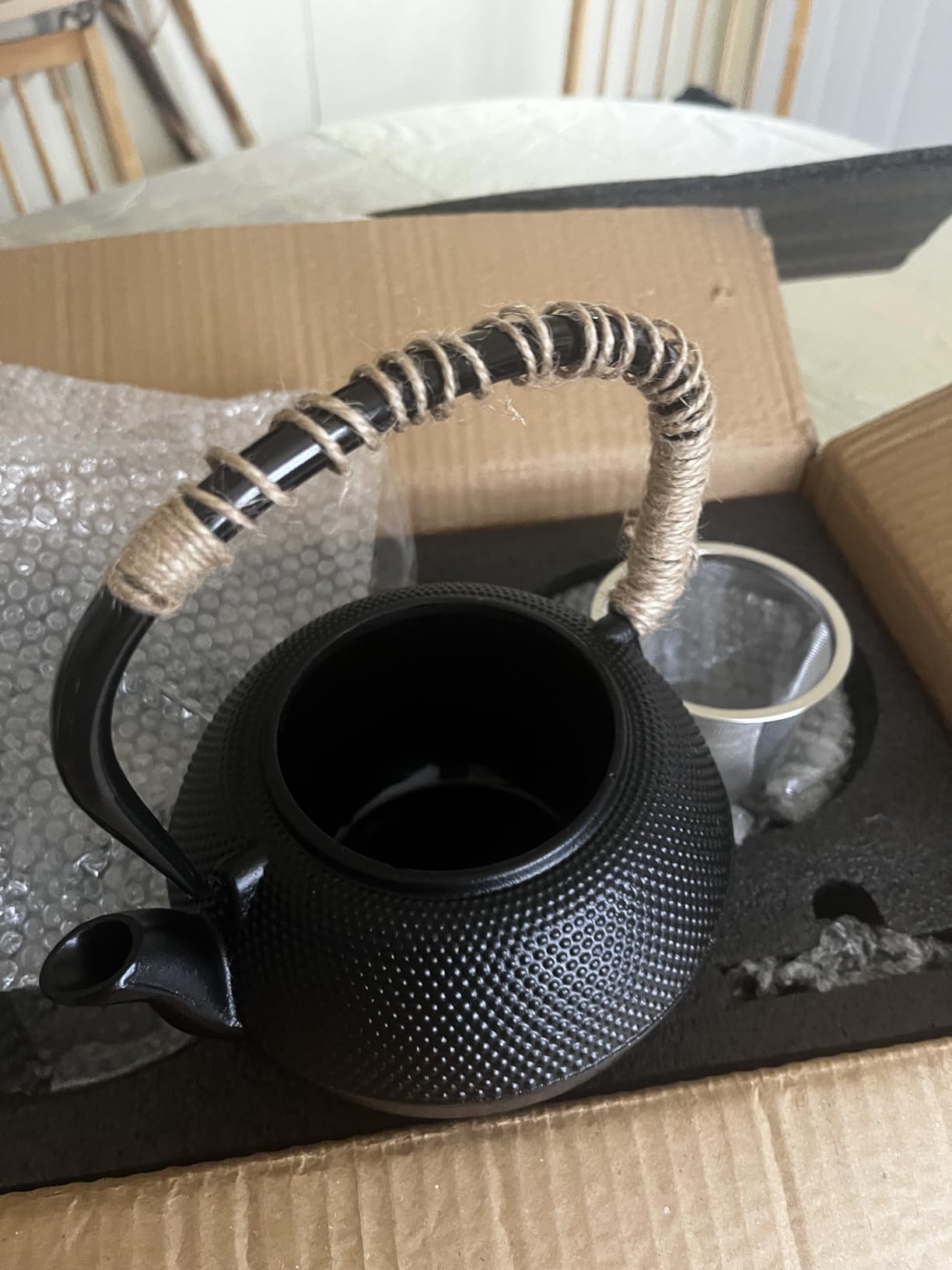 Juvale Tea Kettle Stovetop Japanese Cast Iron Tetsubin - 40 oz, Black - Cast Iron Tea Set & Teapot with Loose Leaf Infuser, Warmer & 4 Cups, Trivet customer photo 1