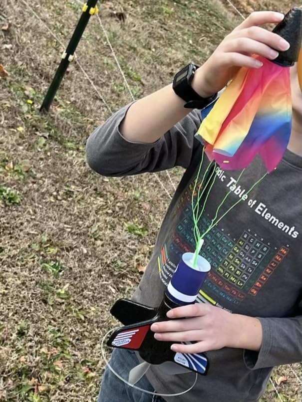 Rocket Launcher, 200 Feet of Flight Altitude, Model Rocket Kits with Launch Set, Ultra-high Flying Rocket, Rocket Toy, Outdoor Toys for Ages 8-13, Birthday Gift for Kids Boys & Girls customer photo 1