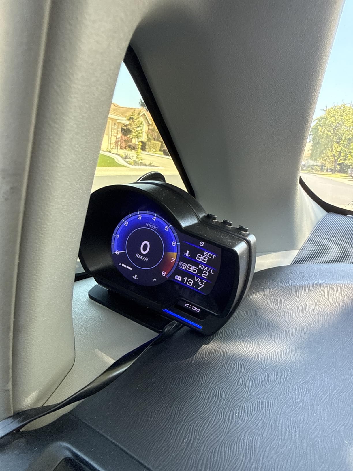 wiiyii OBD2 Gauge Display Head Up Display for Cars, Speedometer for Car P6 customer photo 1