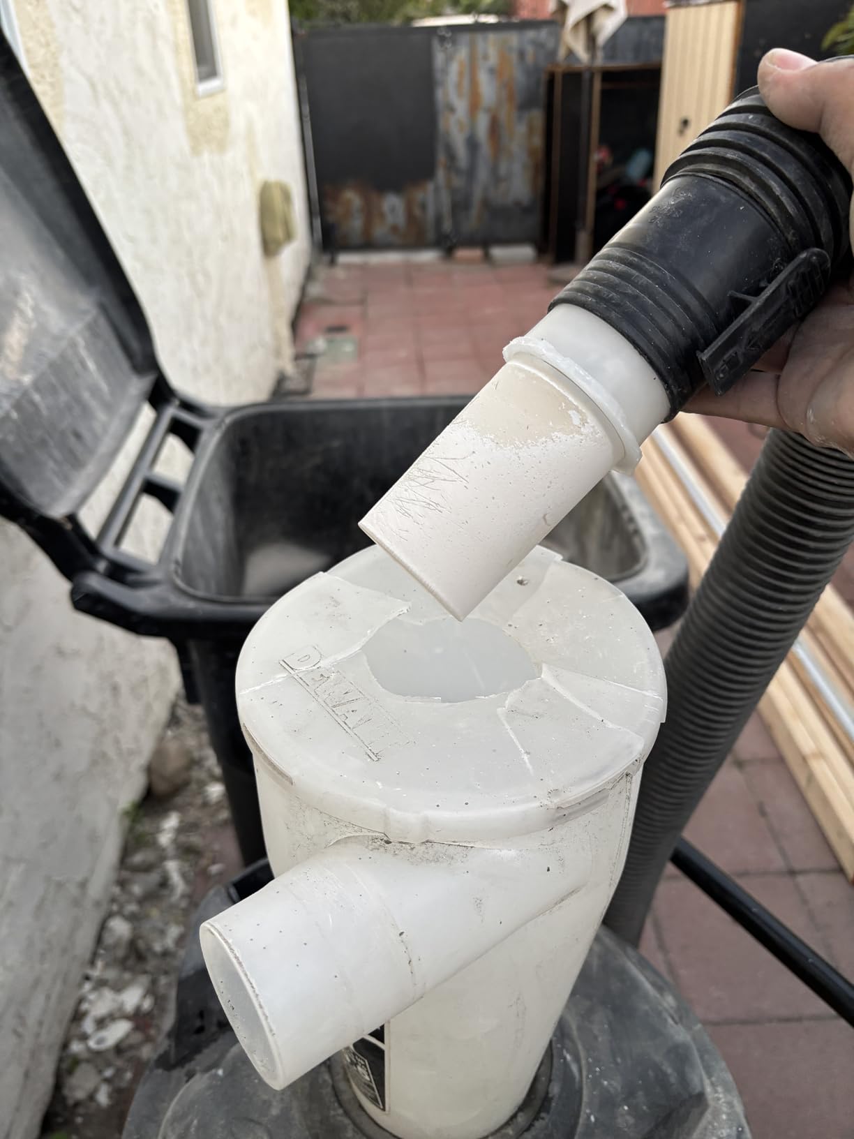 DEWALT Dust Separator with 6 Gallon Poly Tank, 99.5% Efficiency Cyclone Dust Collector, High-Performance Cycle Powder Collector Filter, DXVCS002, Yellow customer photo 2