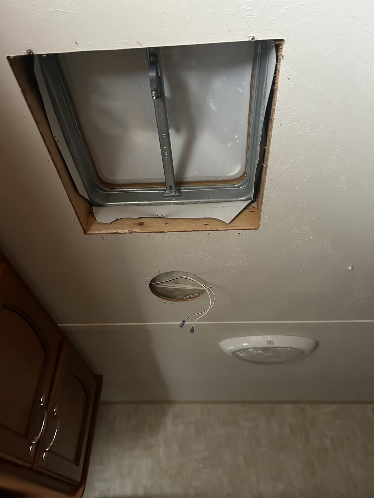 RVLOVENT 12V RV Roof Fan Vent 14'' 10 Speed Reversible Manual Lift (NO REMOTE) customer photo 2