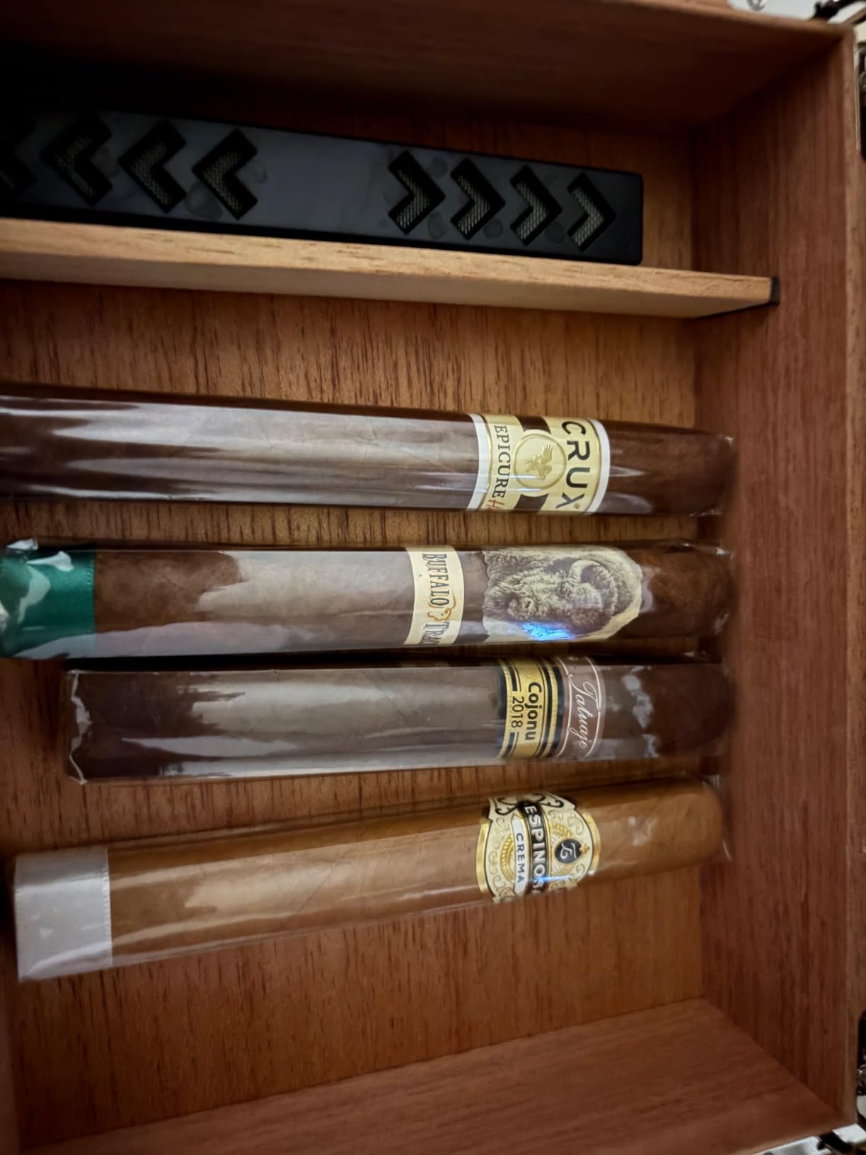 COOL KNIGHT Cigar Humidor with Front Hygrometer, Humidifier, Tempered Glass Top, 20-35 Cigars customer photo 2