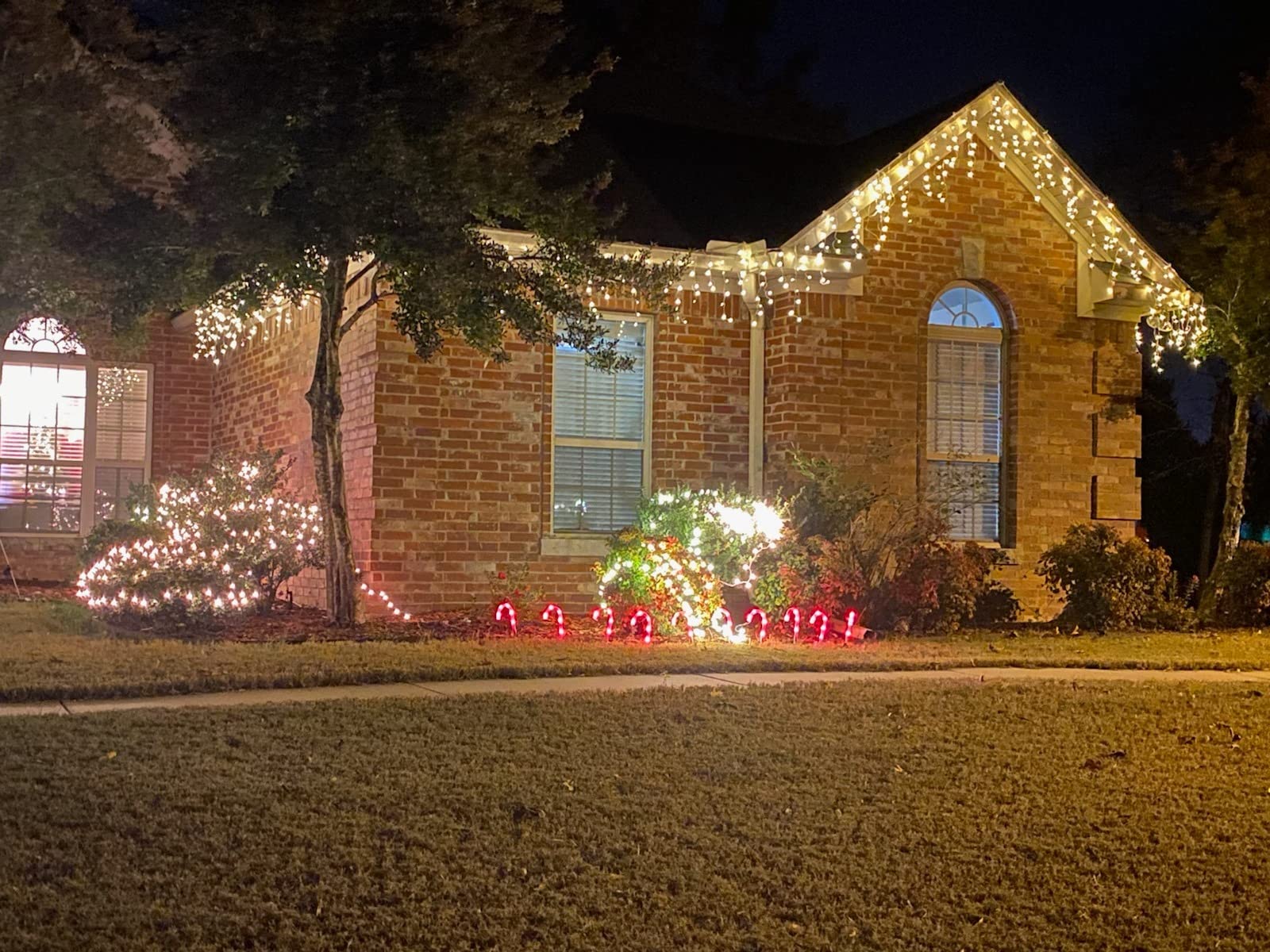 AGIRL 400 LED Icicle Lights Outdoor 32.8Ft 75 Drops Icicle Christmas Halloween Lights 8 Modes Waterproof Fairy String Lights for Indoor Bedroom Garden Wedding Porch Decoration customer photo 2