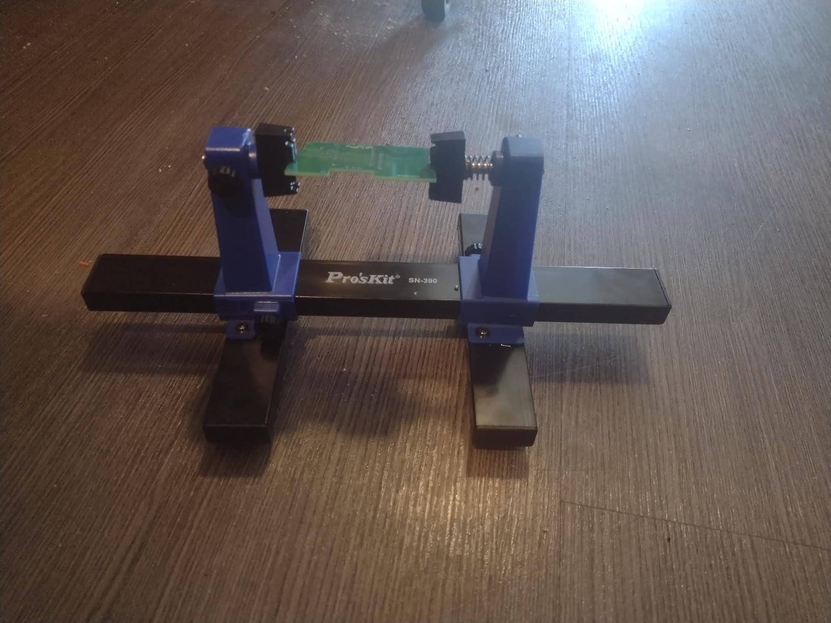 MMOBIEL Adjustable PCB Holder Circuit Board Holder Tool for Circuit Board Soldering Desoldering, Repair Tool 360° Degree Rotation customer photo 2