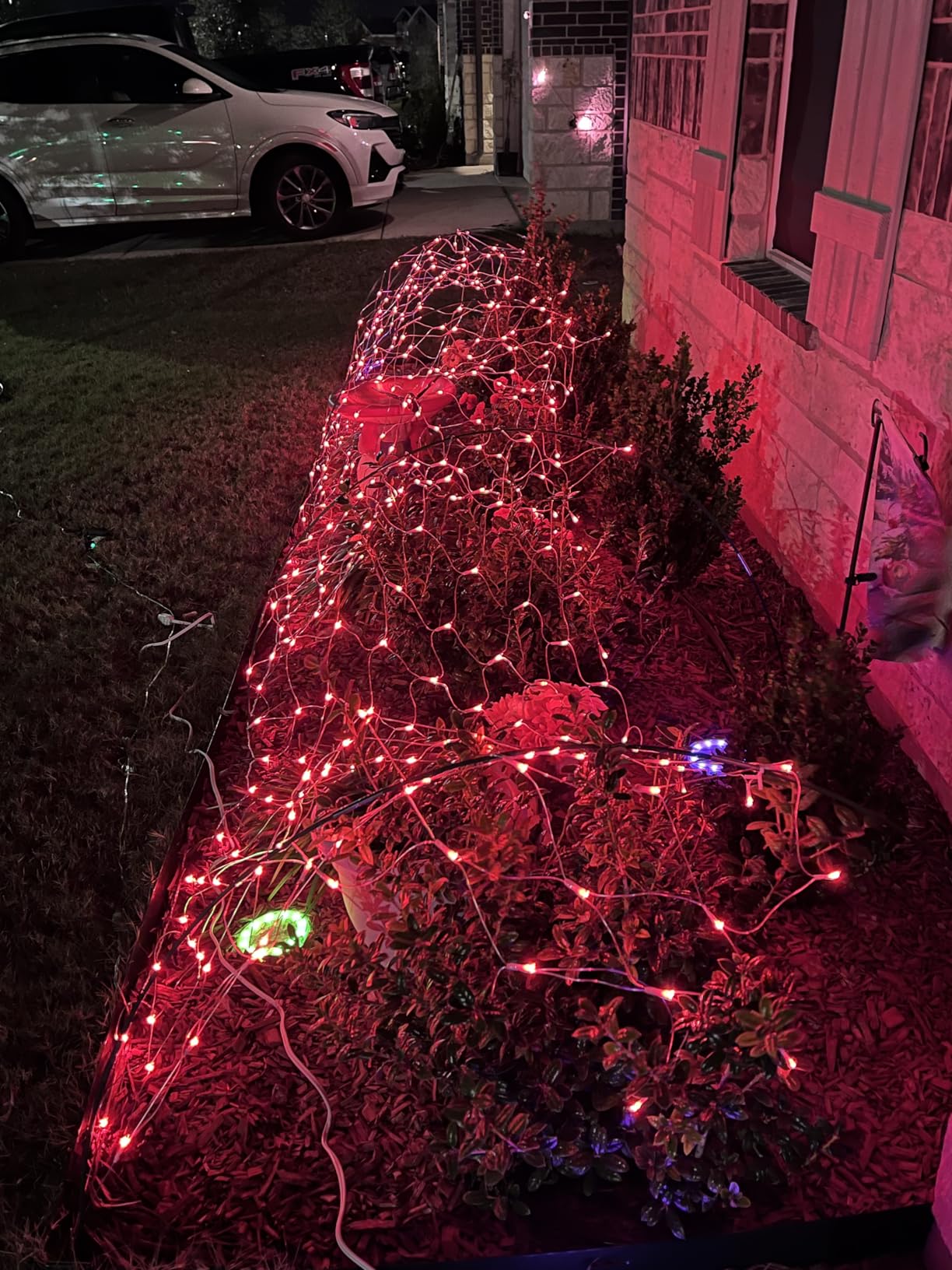 LJLNION Christmas Net Lights, 360 LED 12ft x 5ft Connectable Mesh Fairy String Lights,8 Modes Low Voltage Safe Adaptor for Xmas Trees, Bushes, Wedding, Outdoor Garden Decorations, Warm White customer photo 1
