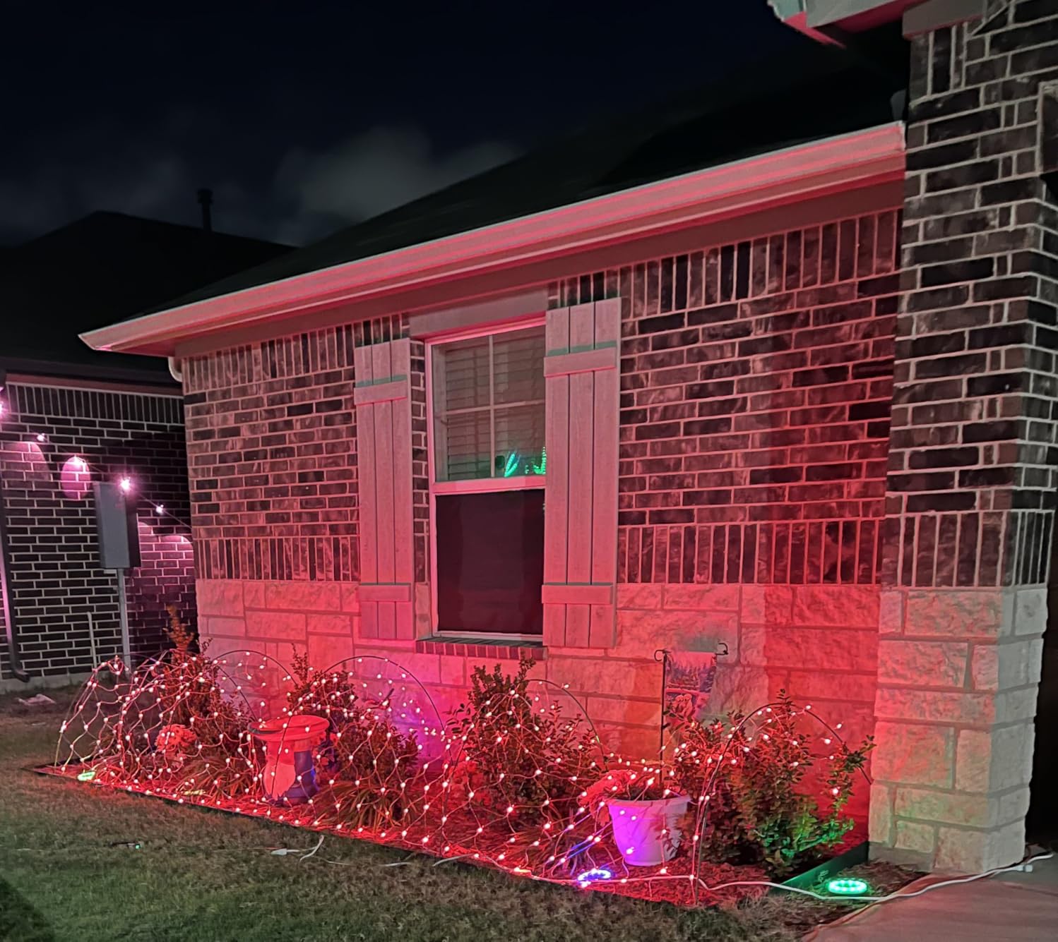 LJLNION Christmas Net Lights, 360 LED 12ft x 5ft Connectable Mesh Fairy String Lights,8 Modes Low Voltage Safe Adaptor for Xmas Trees, Bushes, Wedding, Outdoor Garden Decorations, Warm White customer photo 2