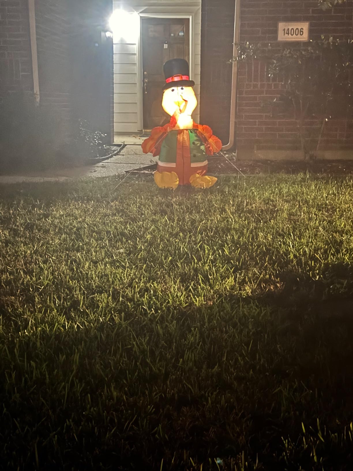Thanksgiving Inflatables Turkey Outdoor Yard Decorations, 4FT Blow up Lighted Happy Turkey, Thanksgiving Festive Yard Decor Display Autumn Fall Lights Outdoor Decoration customer photo 2