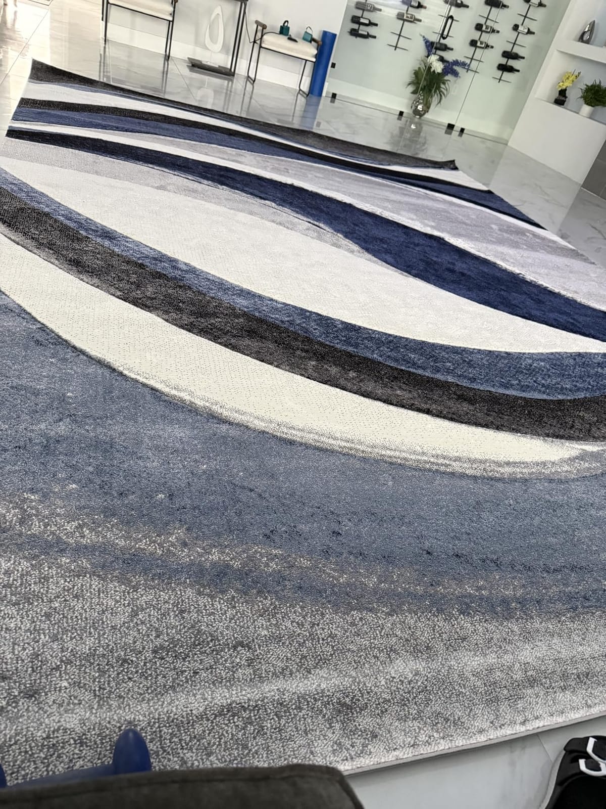 SAFAVIEH Hollywood Collection 8' Round Grey/Blue HLW766F Mid-Century Modern Non-Shedding Entryway Foyer Living Room Bedroom Kitchen Area Rug customer photo 1