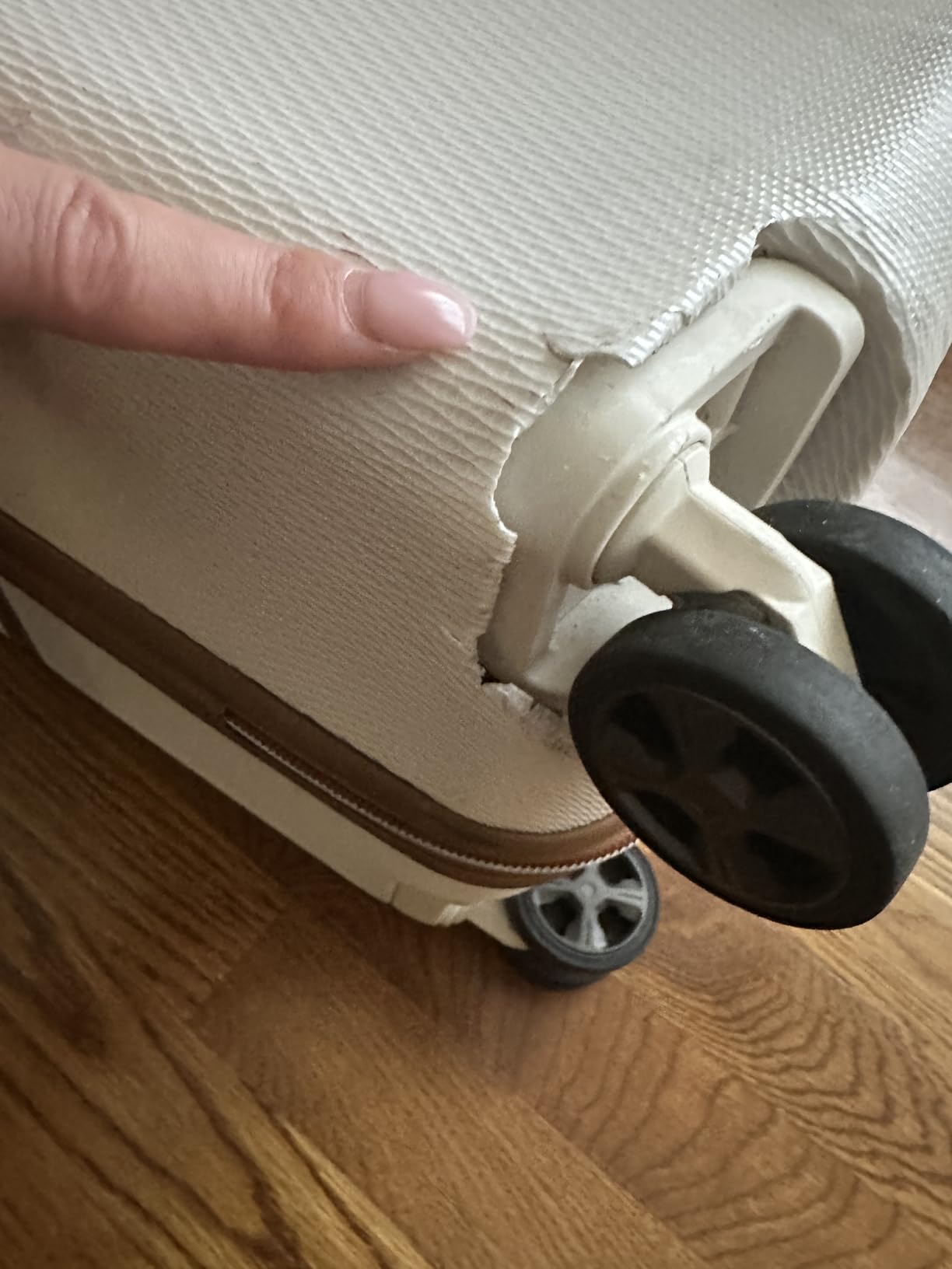 Chatelet Air 2.0, 24 Inch Checked-Medium Luggage, Angora customer photo 1
