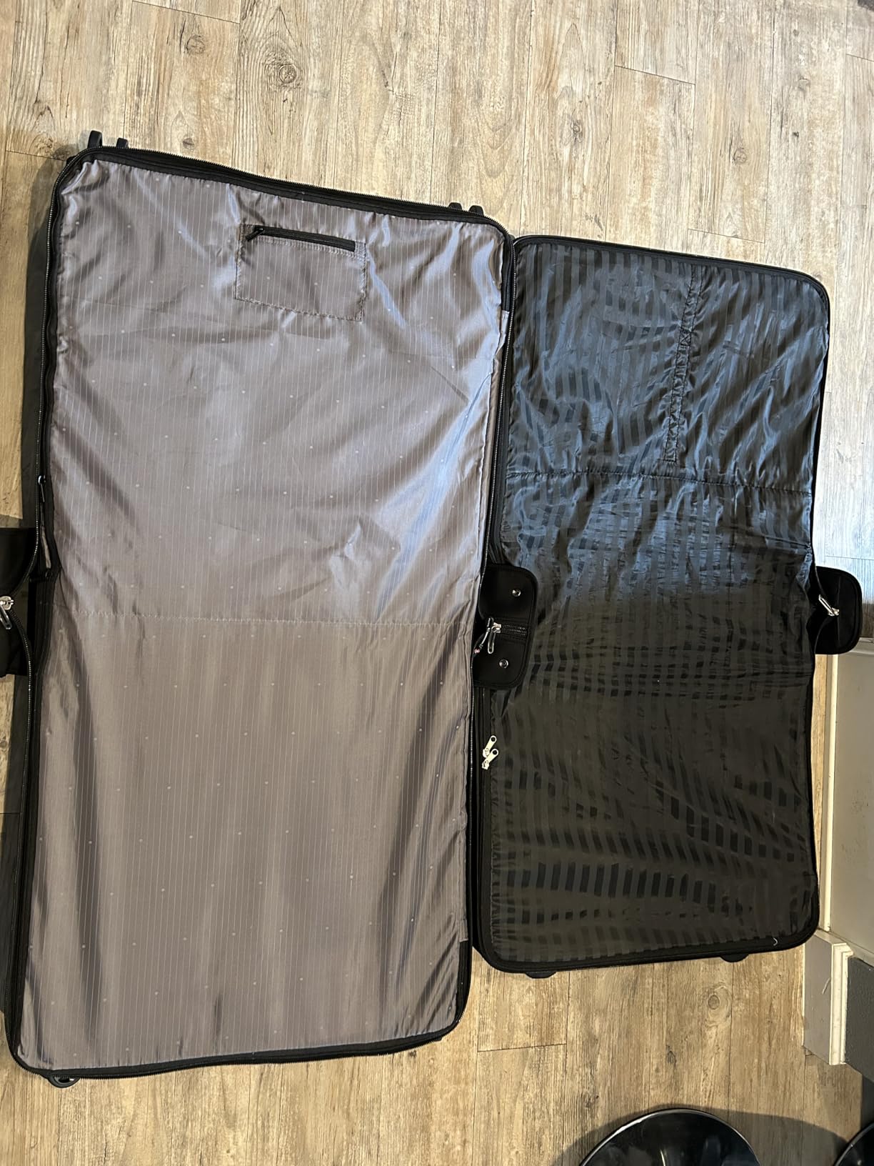 Helium DLX, Rolling Garment Bag with Wheels, Black customer photo 1