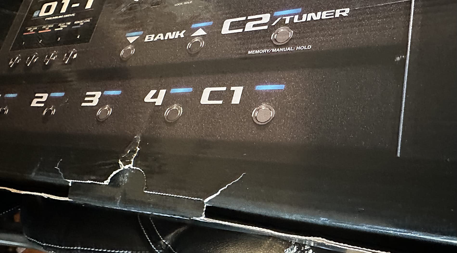 BOSS GX-100 Advanced Guitar Effects Processor with AIRD Technology, 32 Amp Types and 170+ BOSS Effects customer photo 1