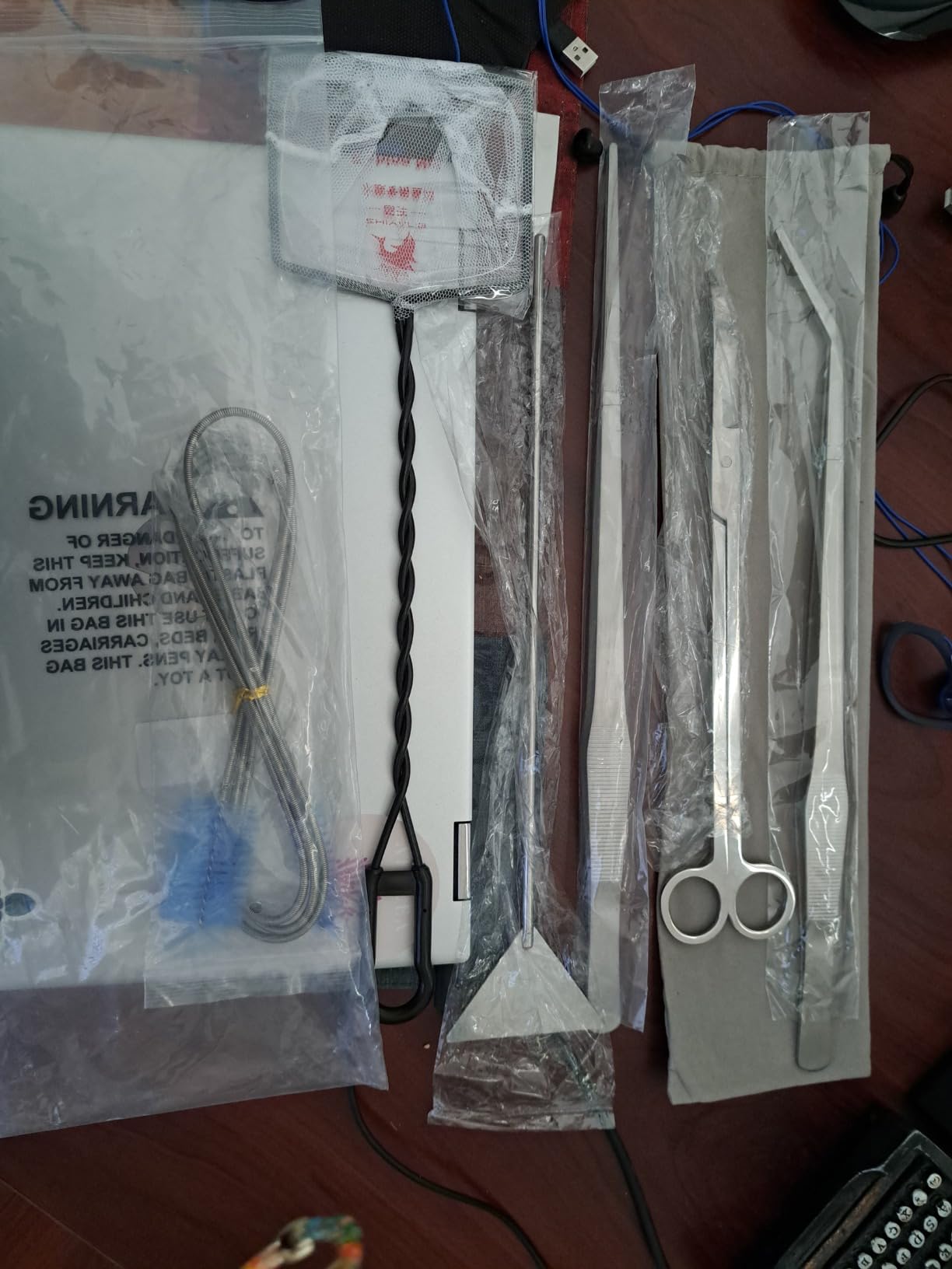 Extra Long Aquarium Aquascaping Tools Kit 8 in 1, Liveek Stainless Steel Aquarium Plant Tools Long Fish Tank Aquascape Tweezers Scissors Scrapers, PH Paper, Fish Net, Aquascape Clean Brush, Bag customer photo 2