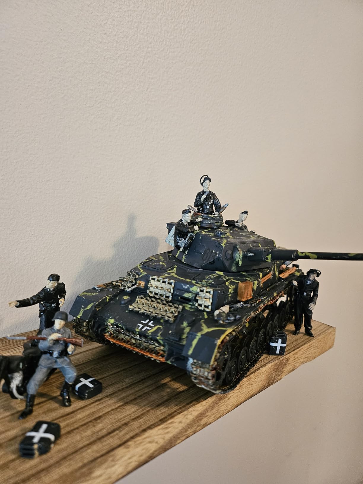 Tamiya 25209 1:35 DT. PzKpfw.IV Ausf.G m. Krad Ost Front Model Kit customer photo 1